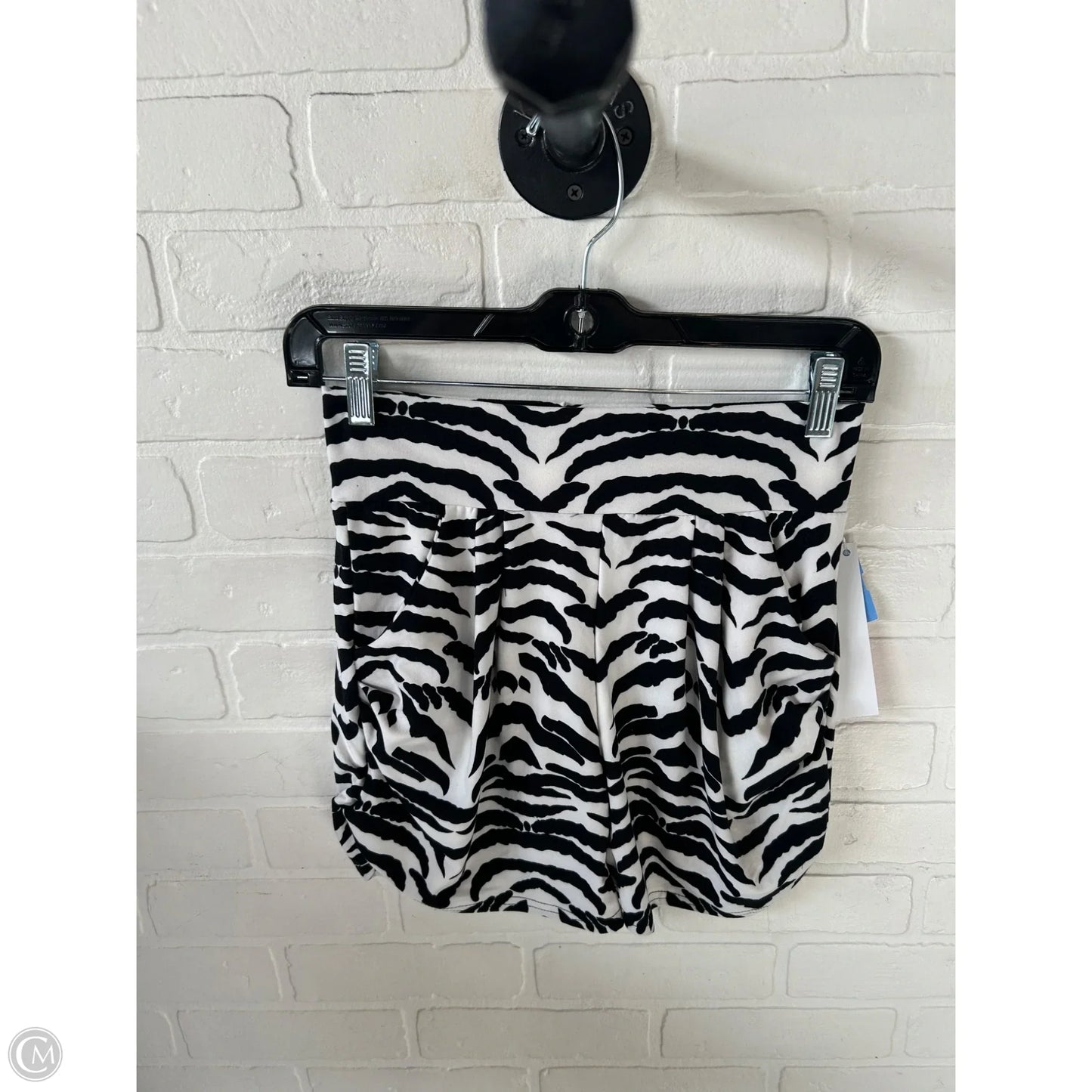 Athletic Shorts By Cme In Black & White, Size: 4