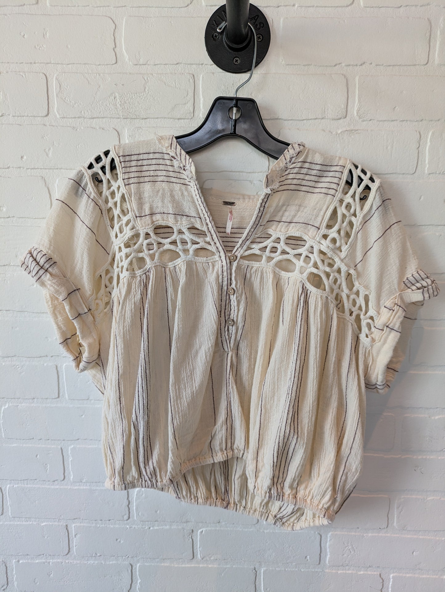 Top Short Sleeve By Free People In Beige, Size: M