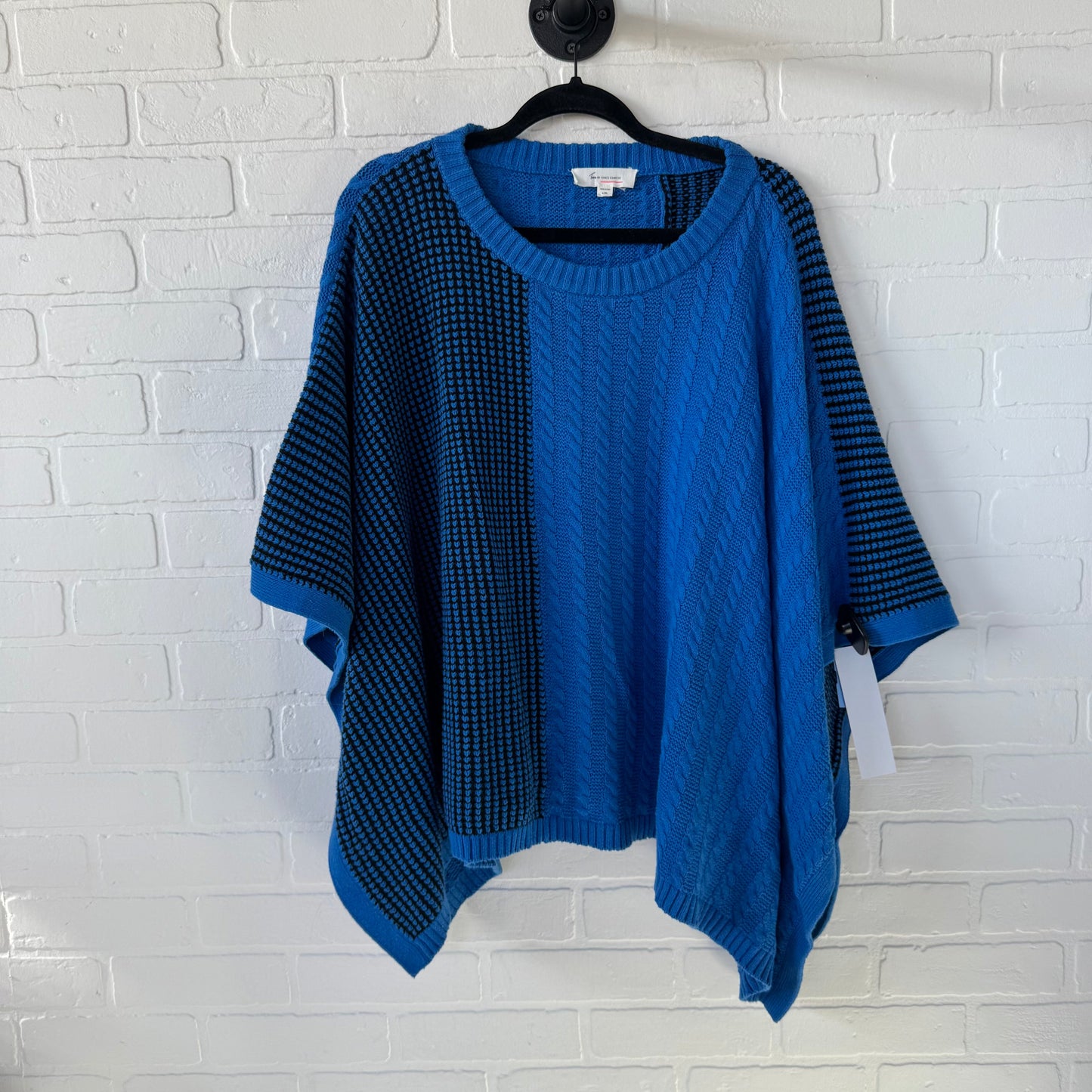 Poncho By Vince Camuto In Blue, Size: L