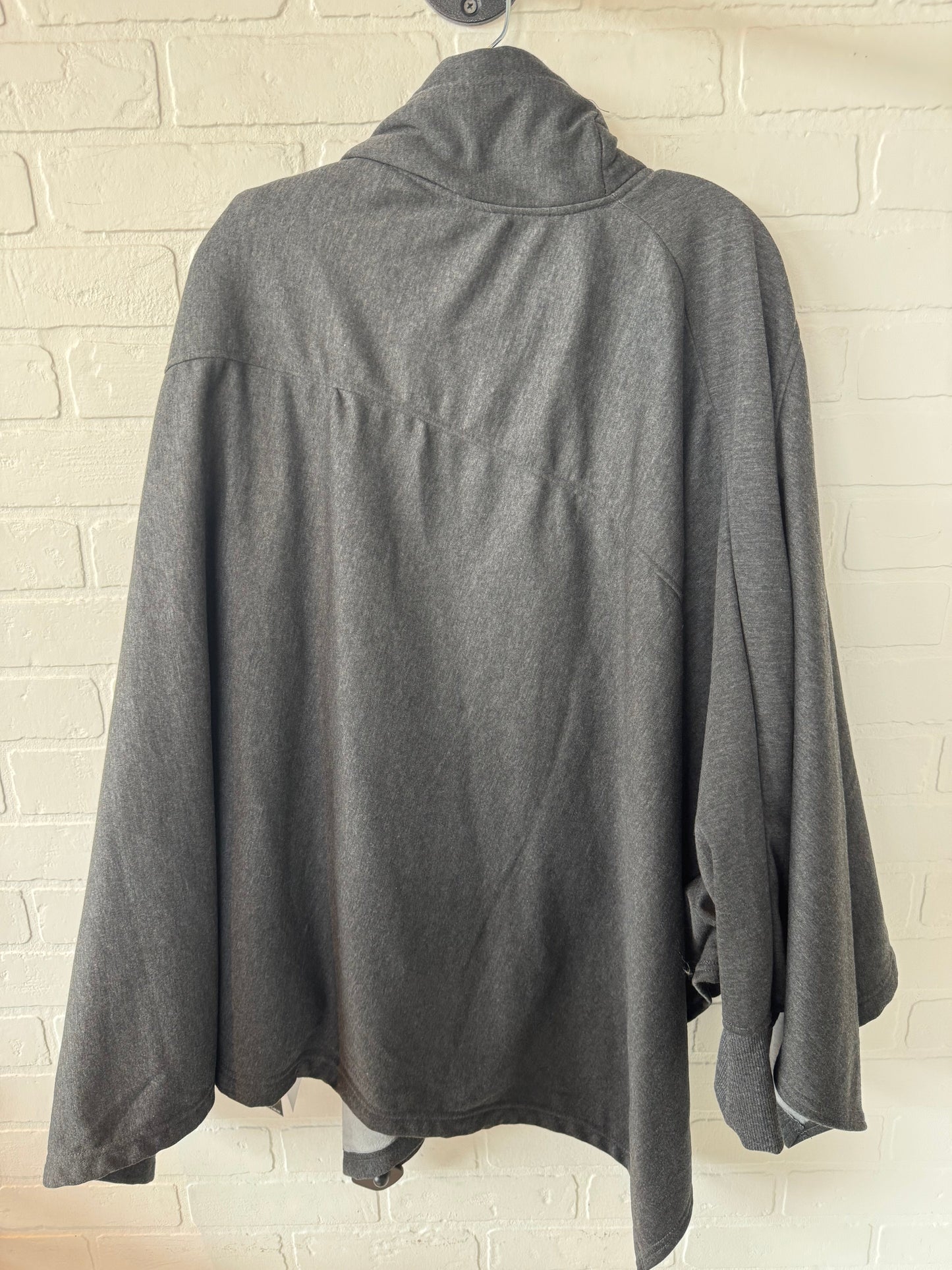 Poncho By T Tahari In Grey, Size: Xl