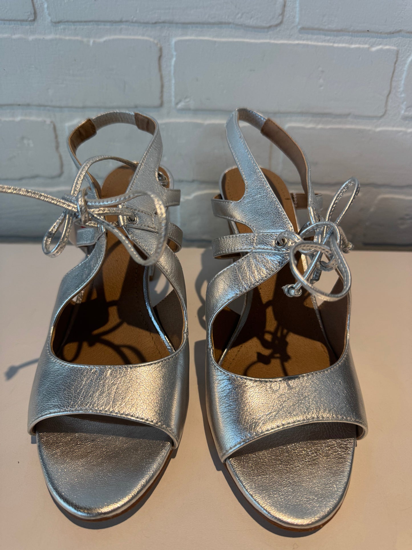 Shoes Heels Block By Tahari By Arthur Levine In Silver, Size: 9