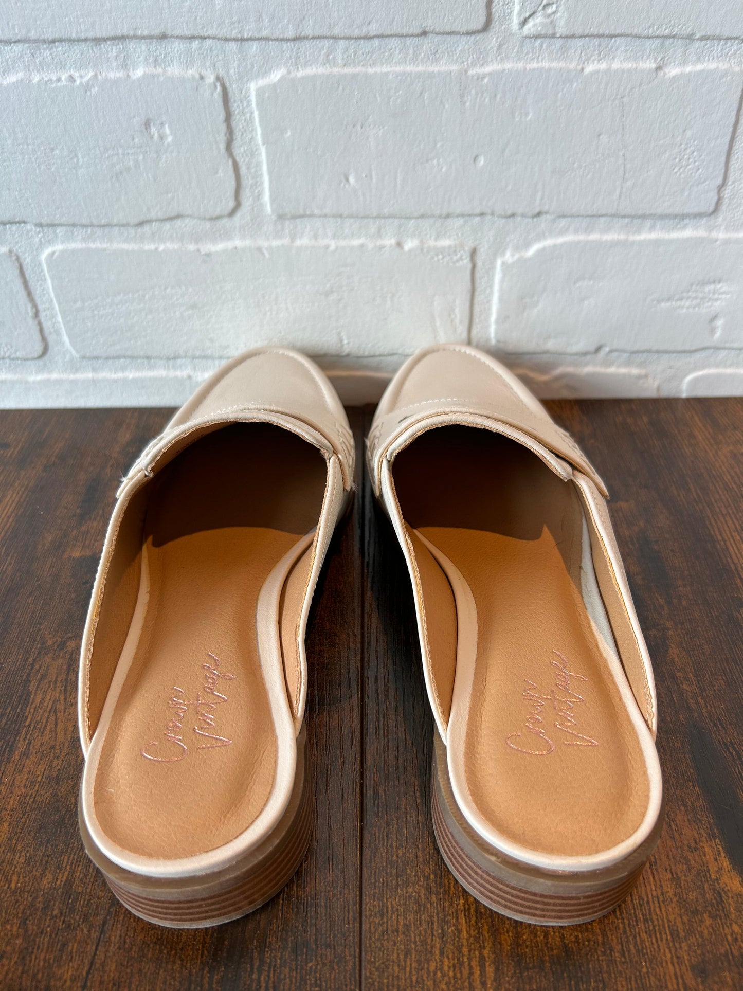 Shoes Flats By Crown Vintage  Size: 6.5