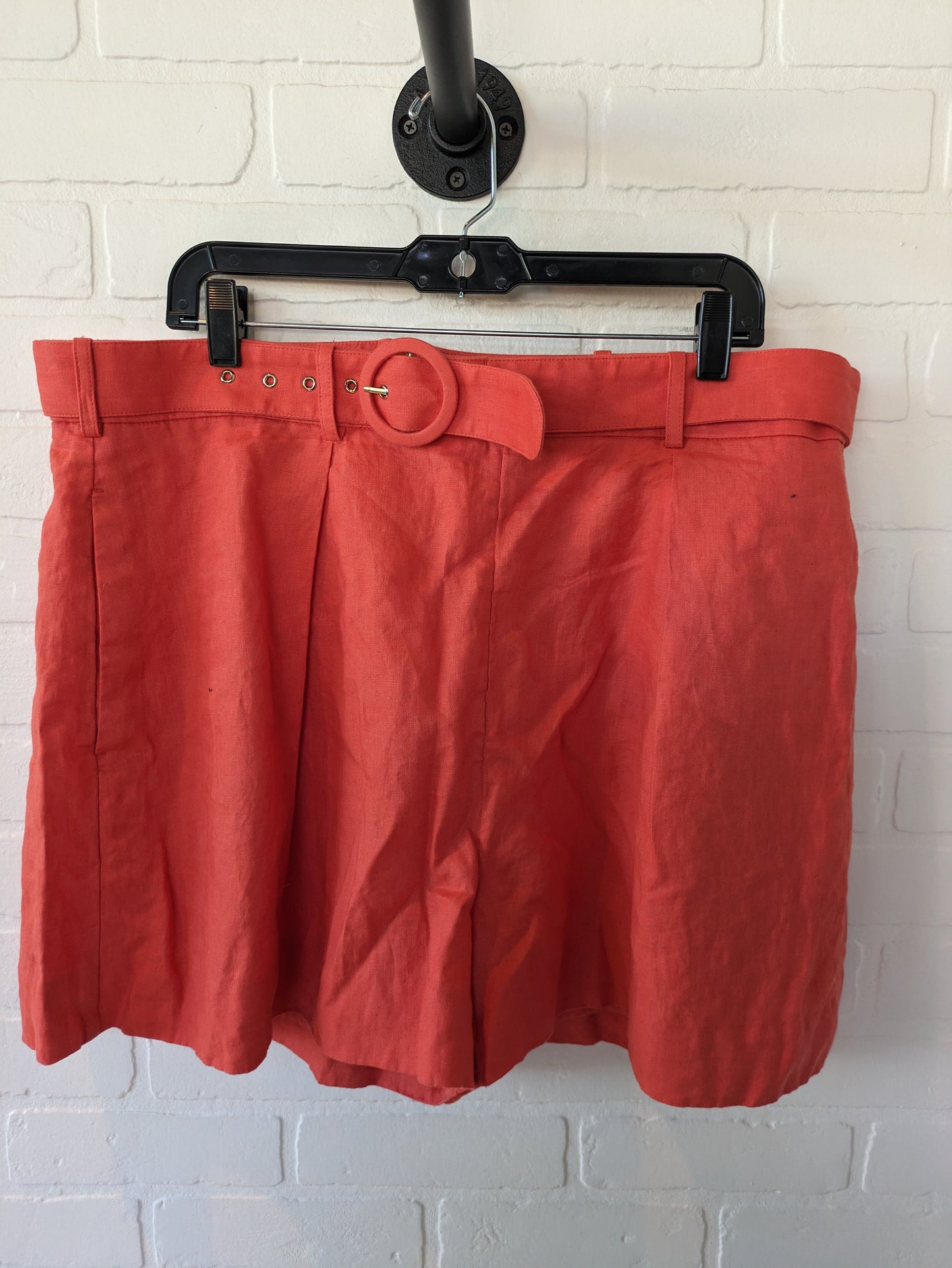 Orange Shorts Banana Republic, Size 16