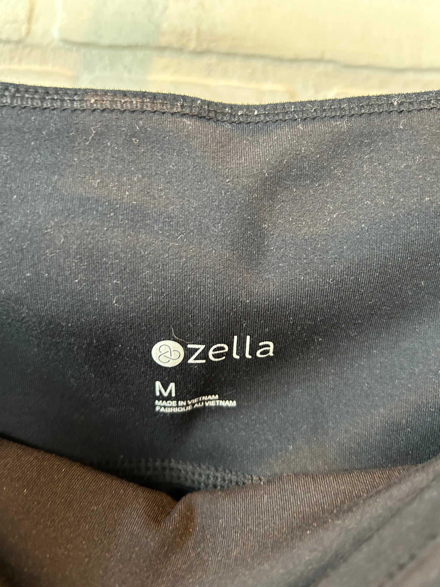 Black Athletic Capris Zella, Size 8