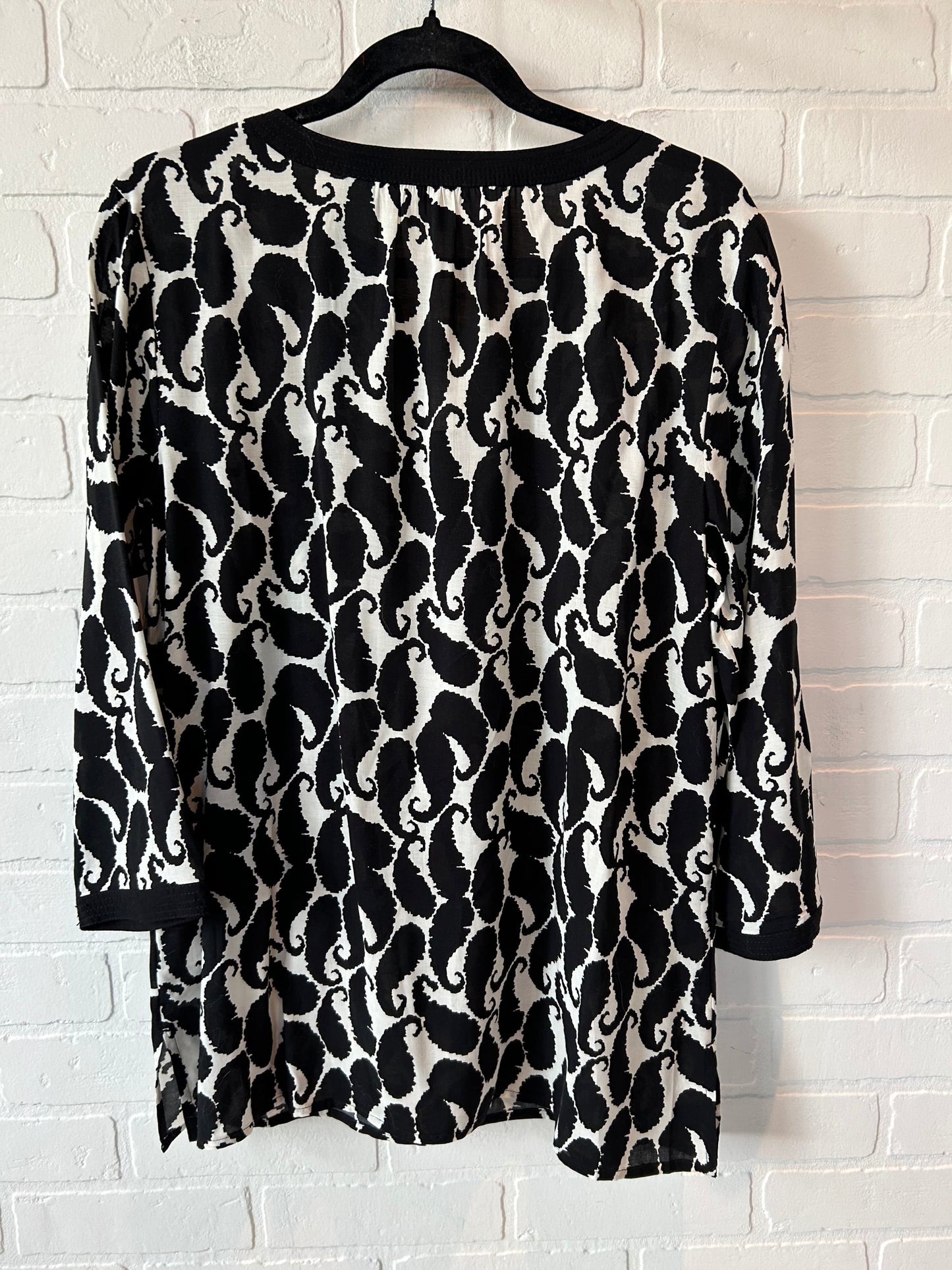 Top Long Sleeve By Talbots In Black & White, Size: M