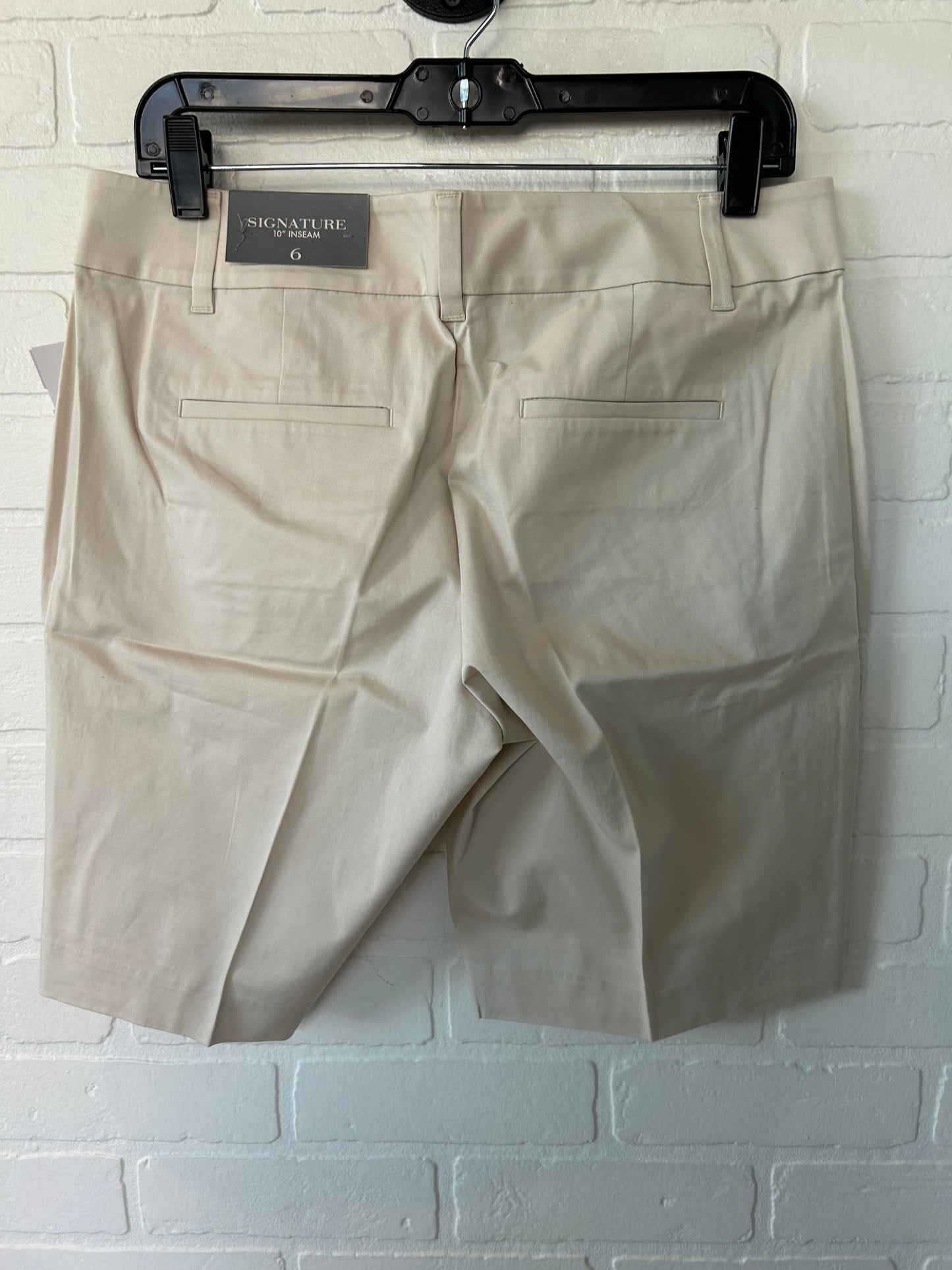 Beige Shorts Ann Taylor, Size 6