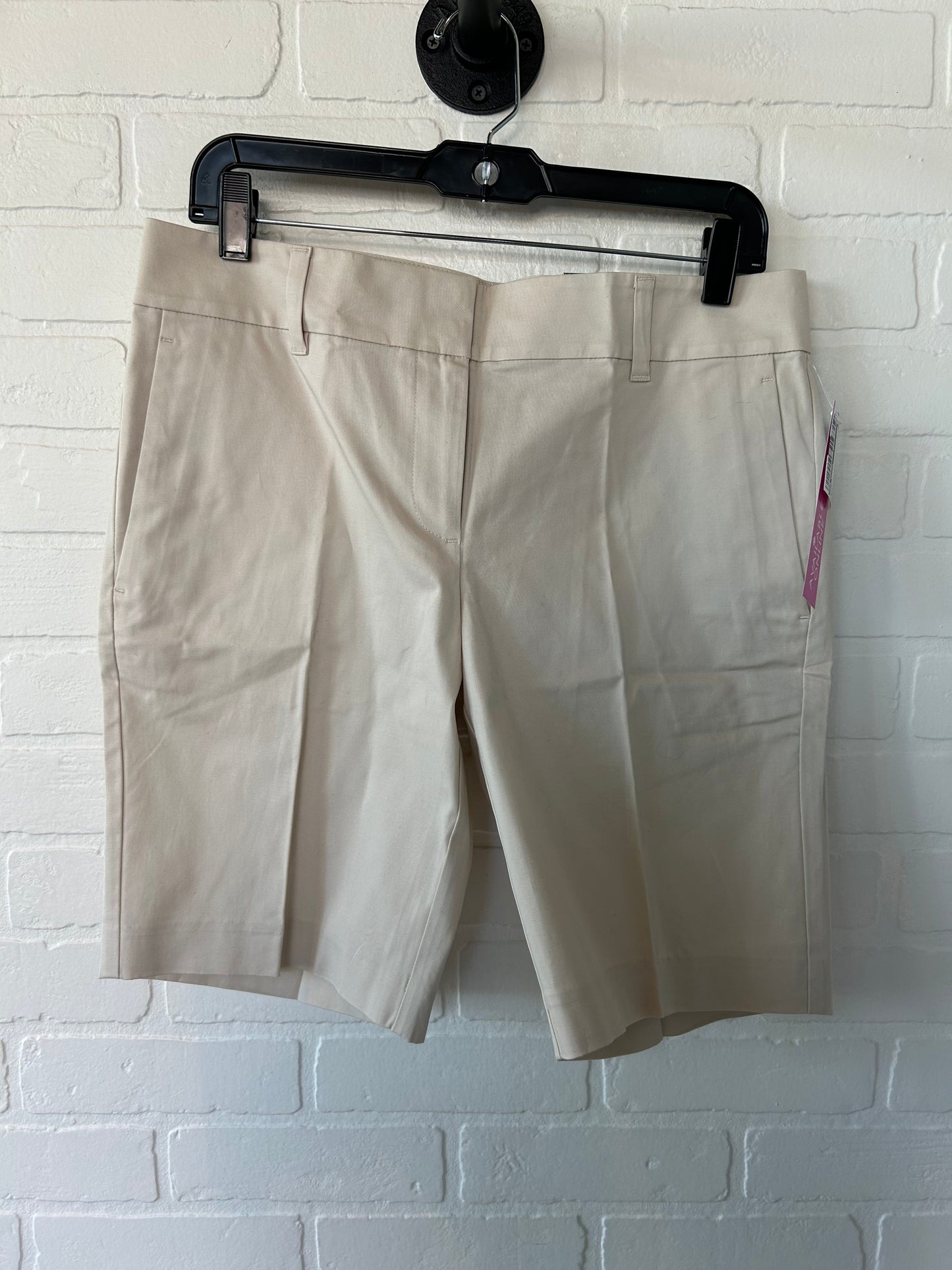 Beige Shorts Ann Taylor, Size 6