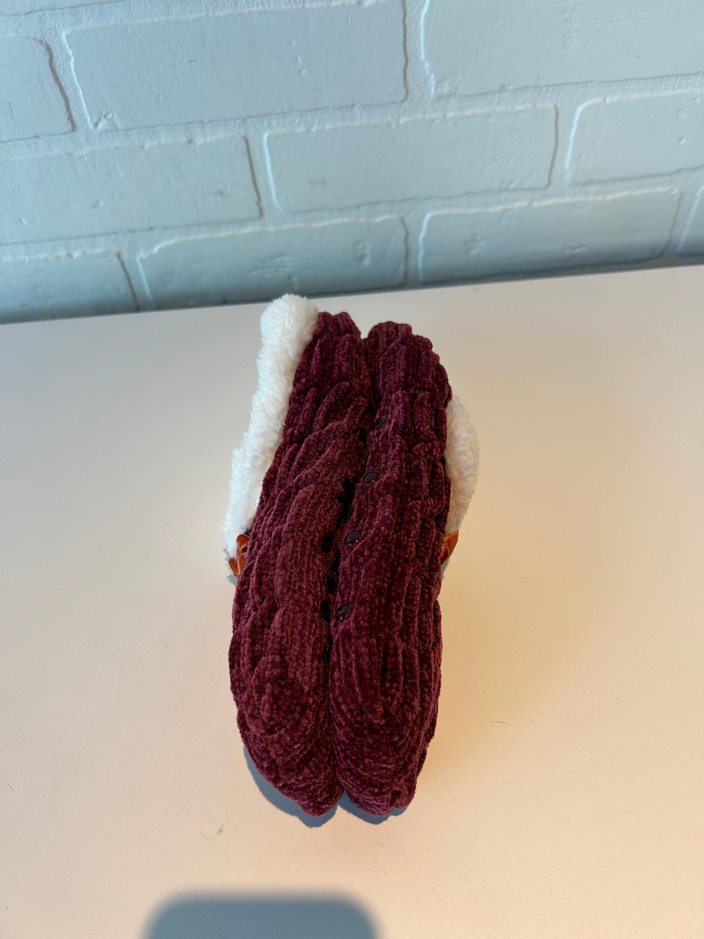 Slippers By Clothes Mentor In Red