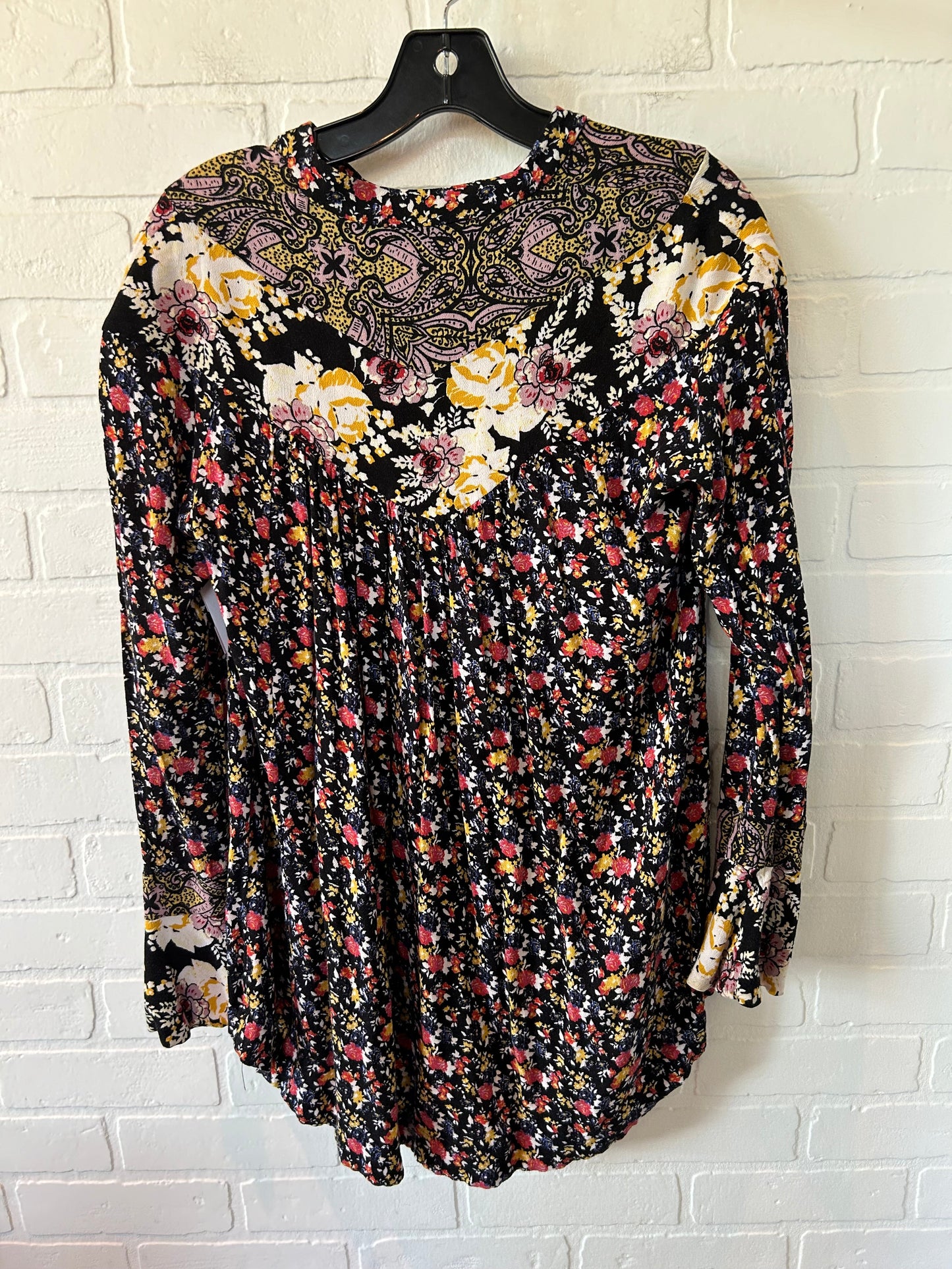 Top Long Sleeve By Free People In Black & Blue, Size: Xs