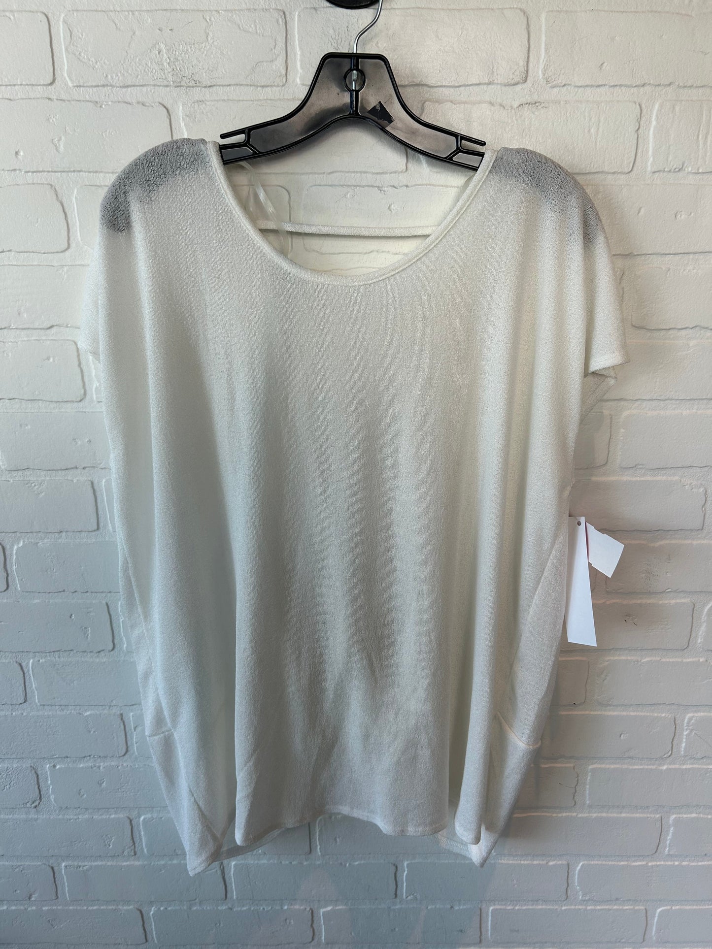 Top Short Sleeve By Entro In White, Size: M