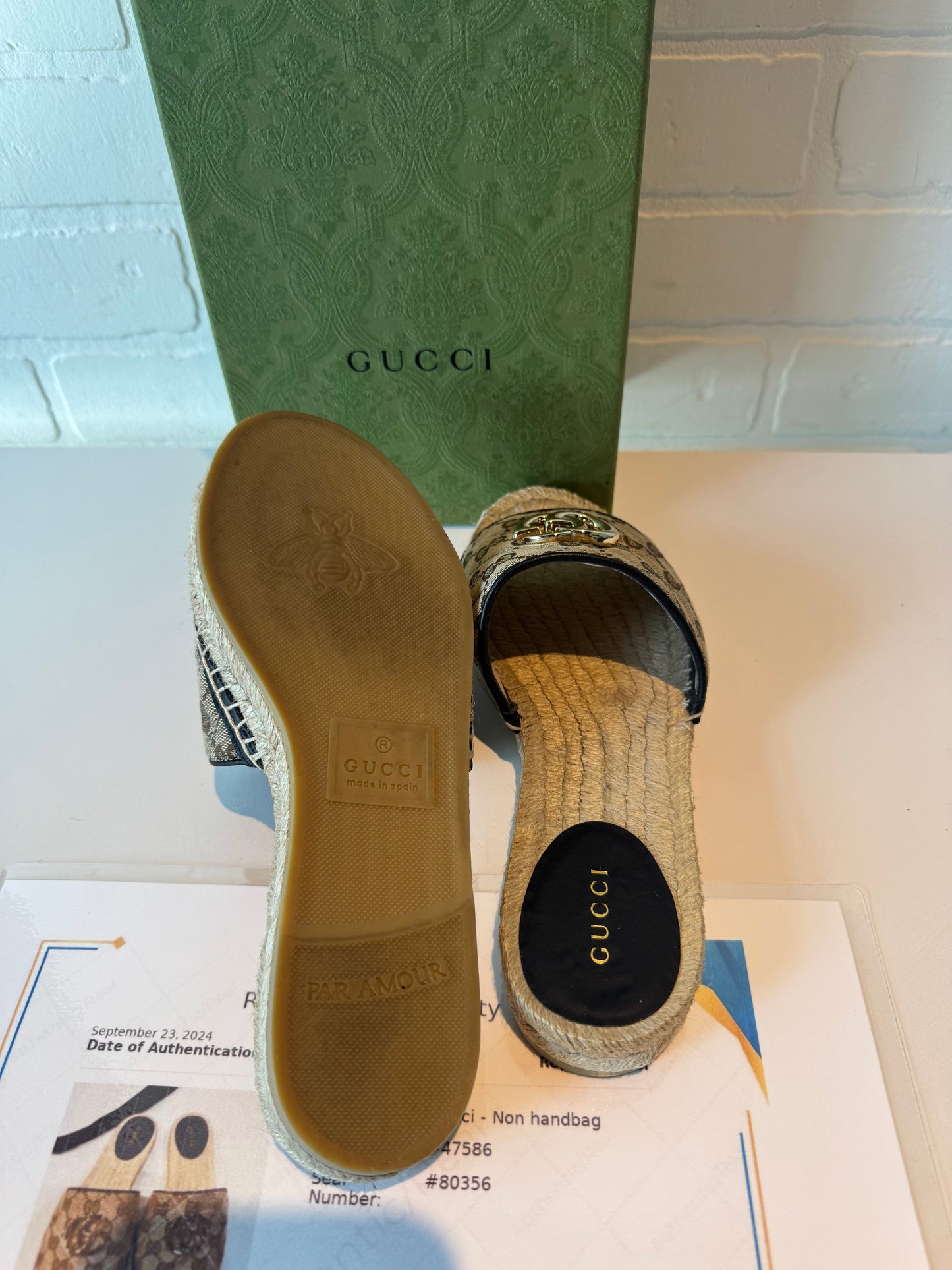 Sandals Luxury Designer By Gucci In Tan, Size: 7