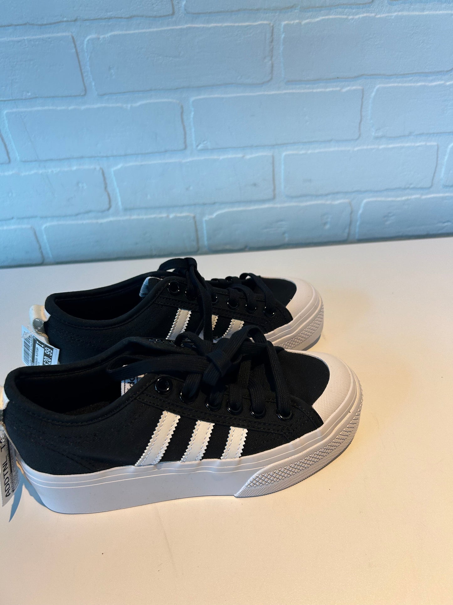 Shoes Sneakers Platform By Adidas In Black & White, Size: 5