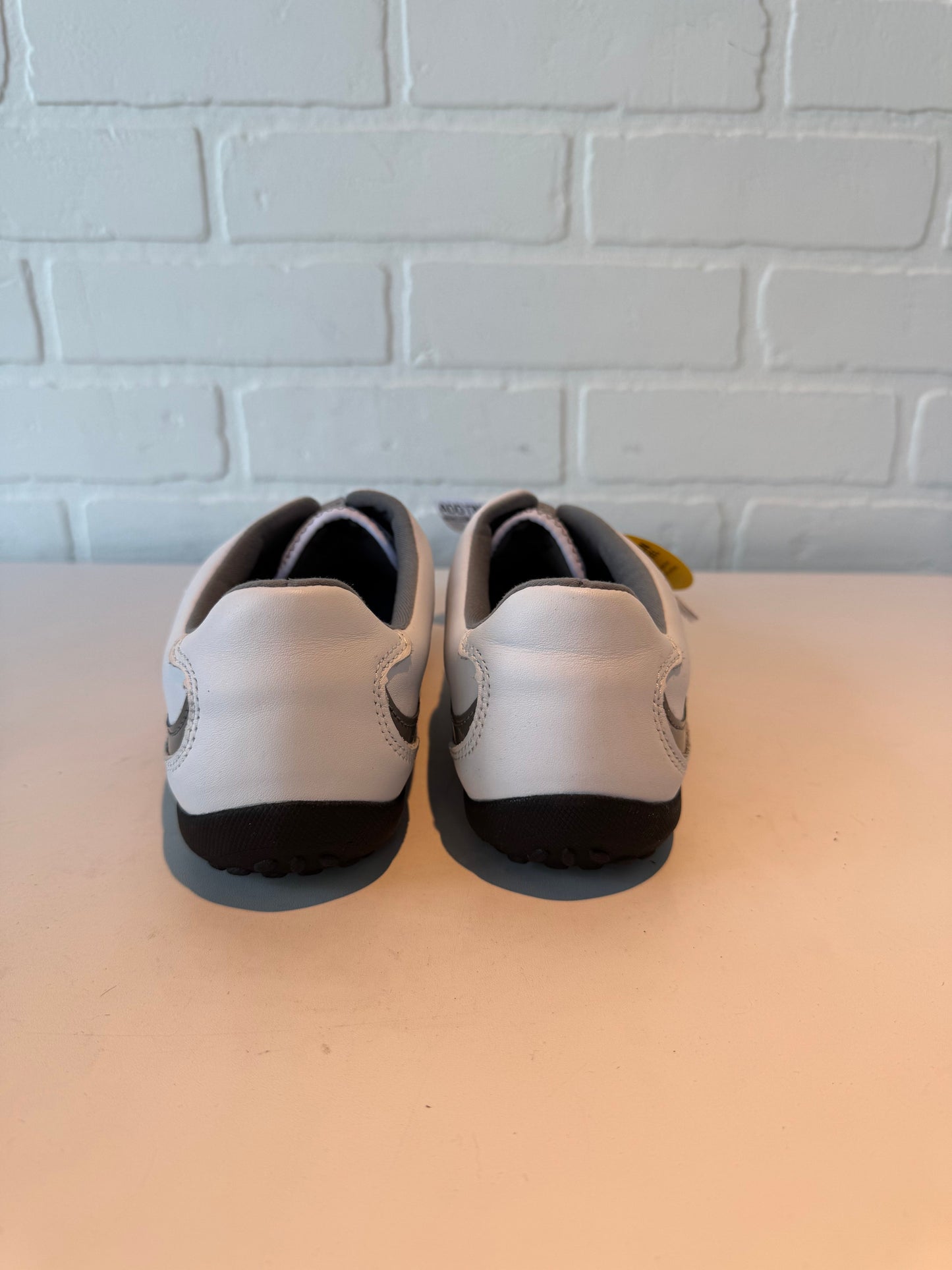 Shoes Sneakers By Clarks In White, Size: 8.5