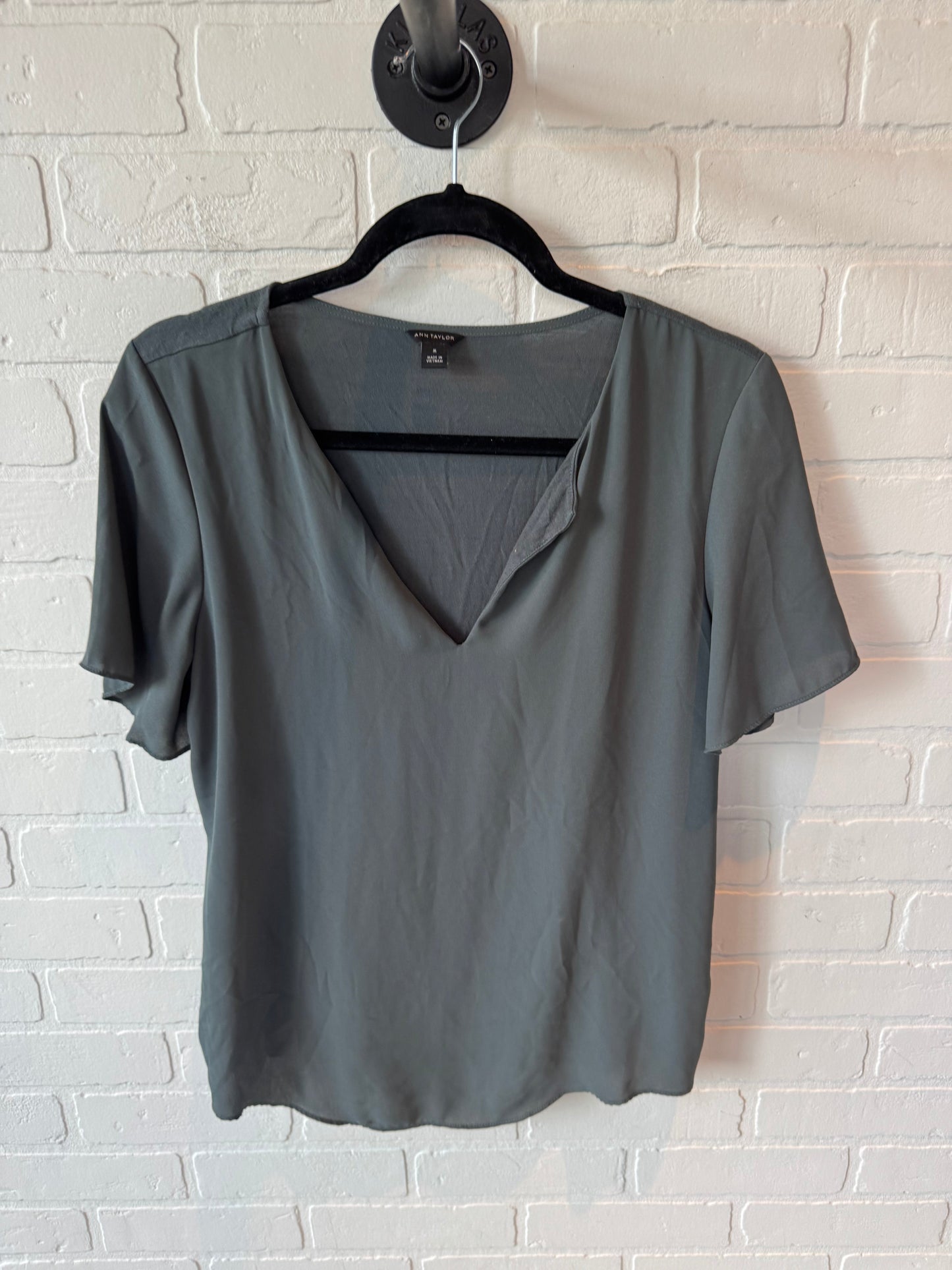 Top Short Sleeve By Ann Taylor In Green, Size: M