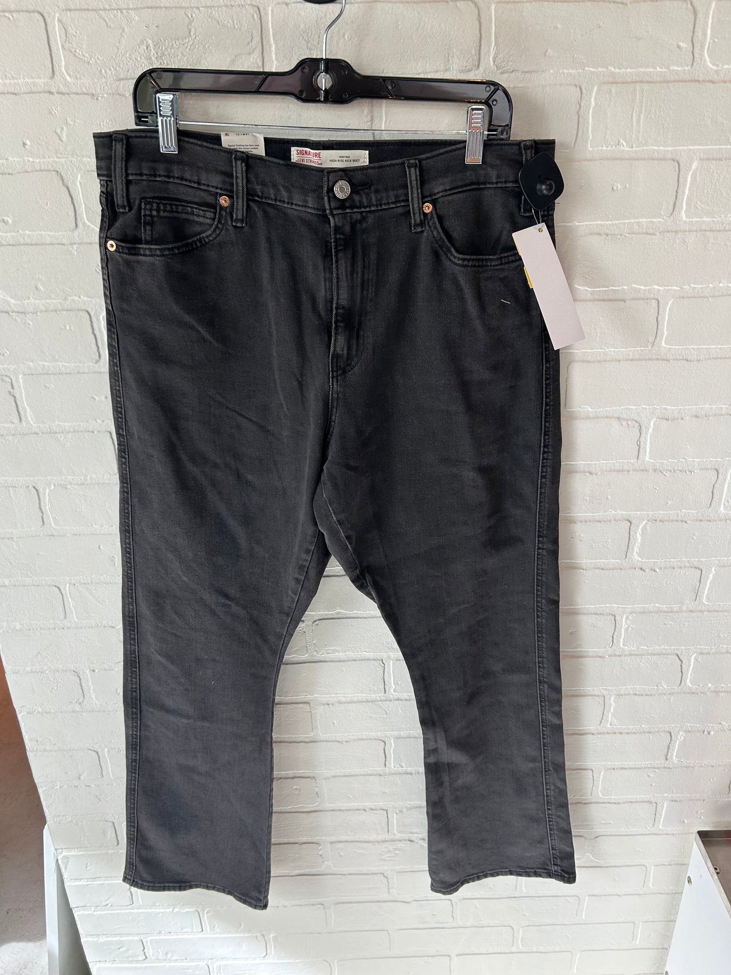 Jeans Cropped By Levis In Black, Size: 12