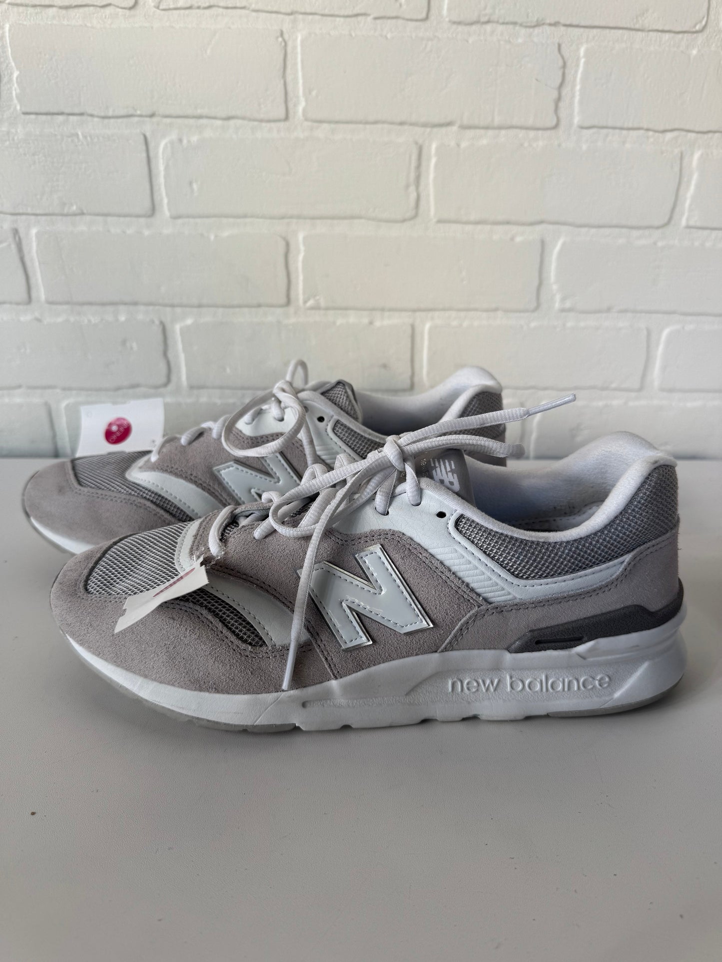 Shoes Athletic By New Balance In Grey & White, Size: 10