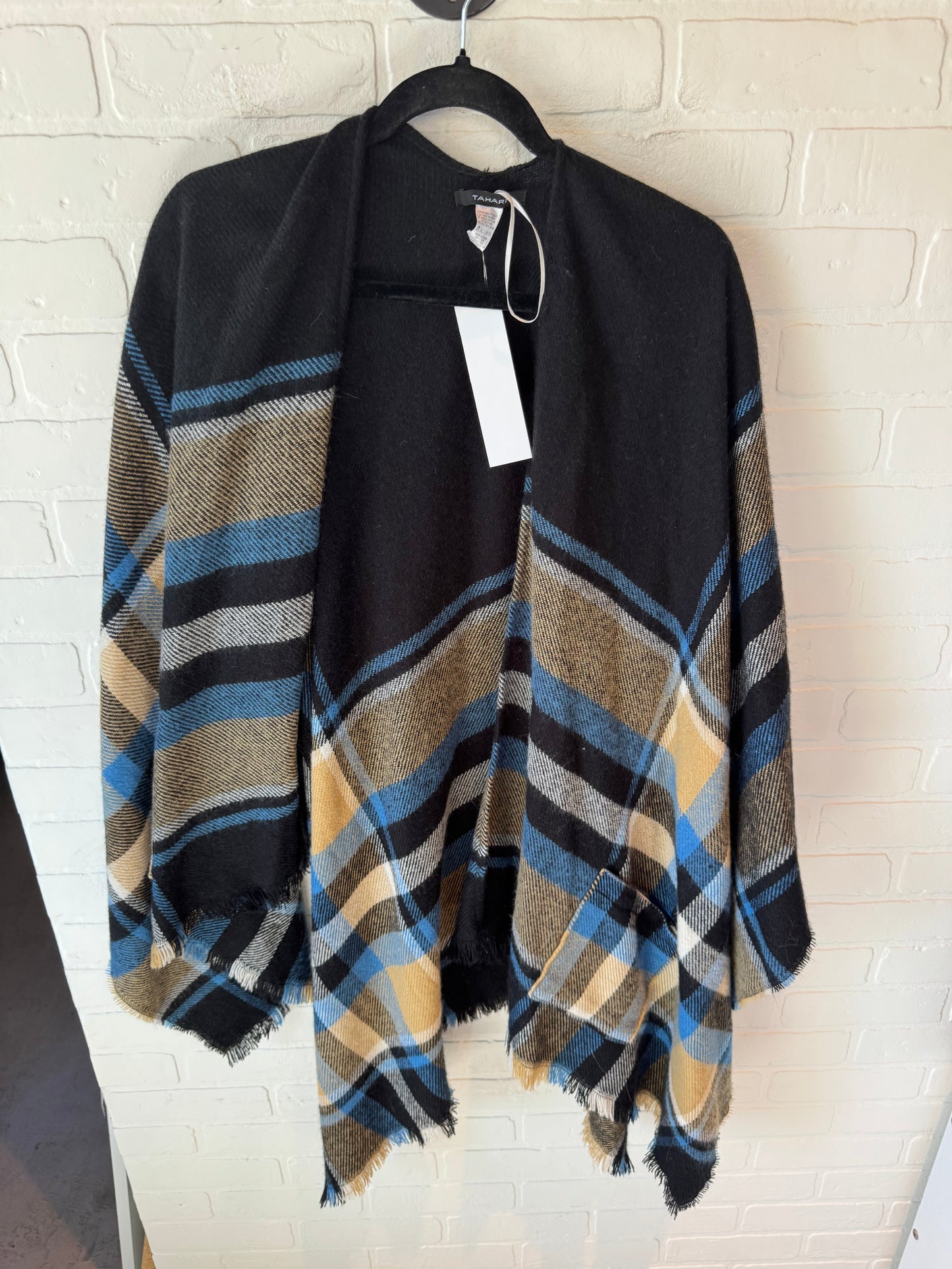 Shawl By Tahari By Arthur Levine In Plaid Pattern, Size: Osfm