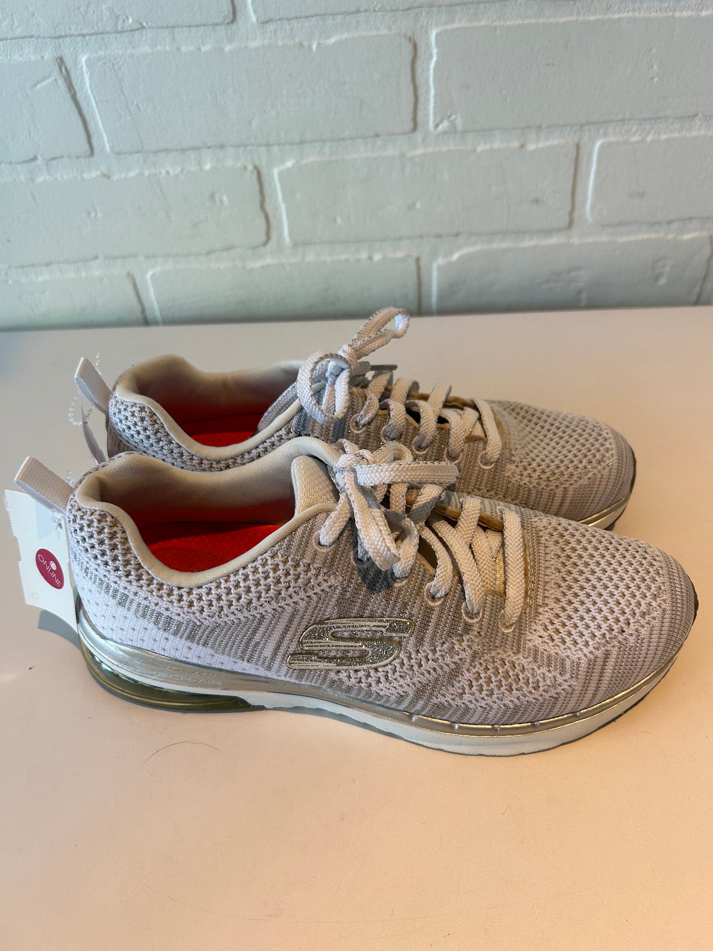 Shoes Athletic By Skechers In Grey & White, Size: 6.5