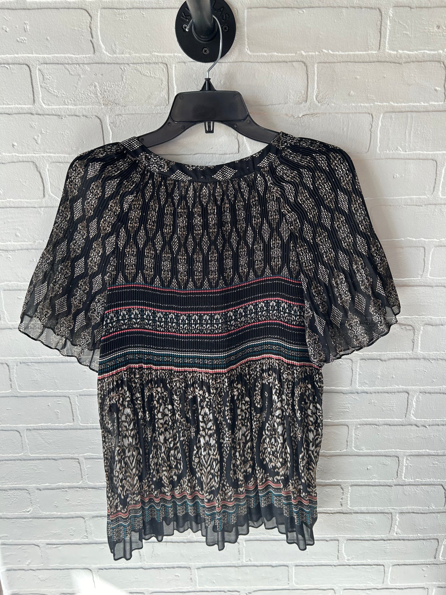 Top Short Sleeve By Cato In Black & Cream, Size: Xl