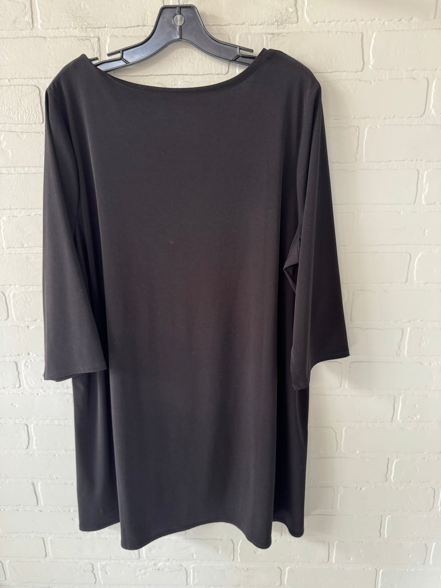 Top Short Sleeve By Susan Graver In Black, Size: 1x