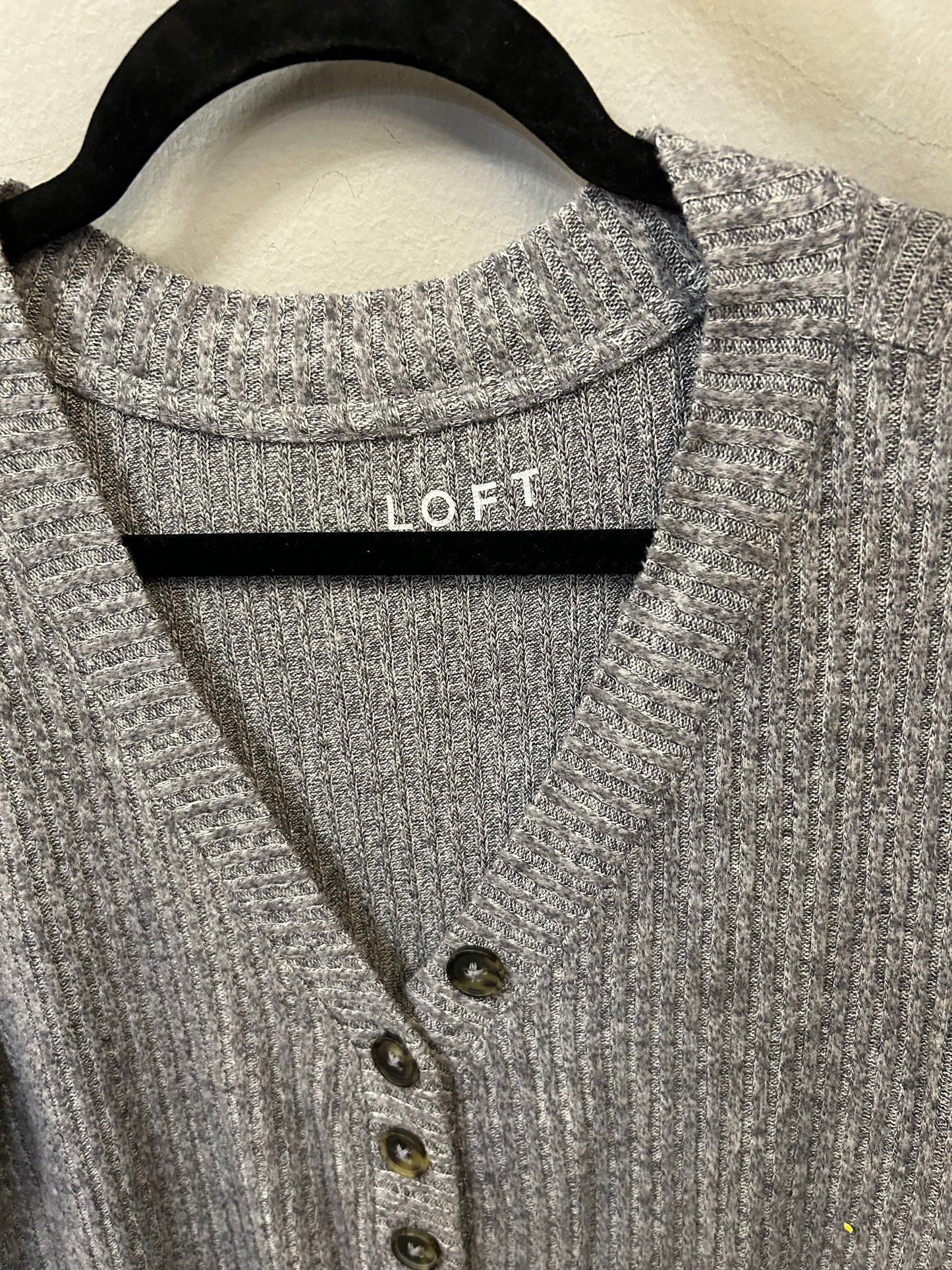 Top Long Sleeve By Loft In Grey, Size: M