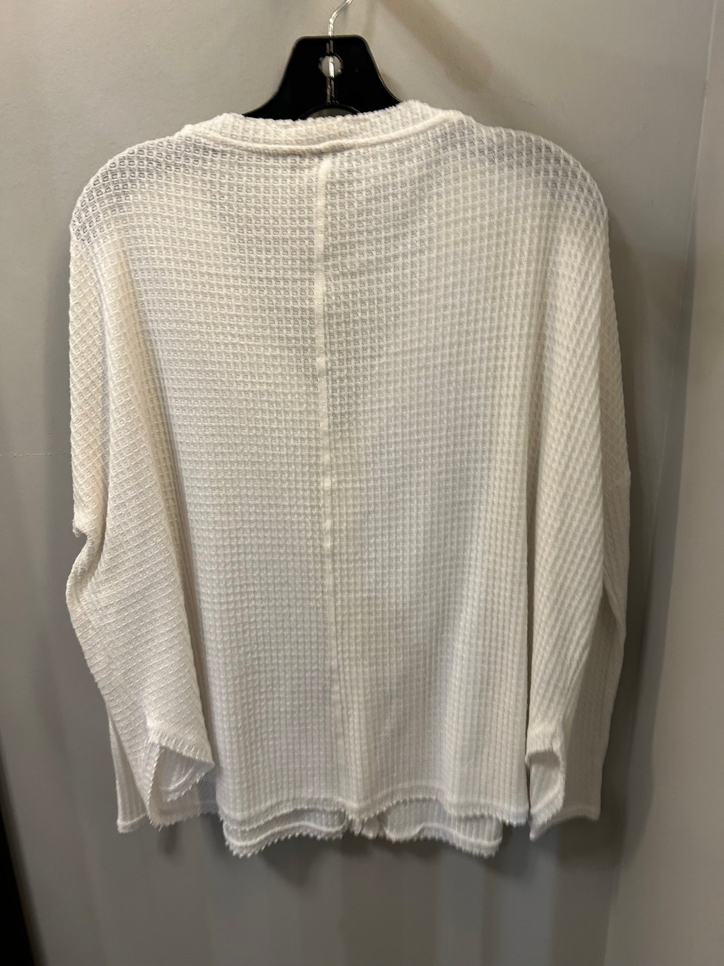 Top Long Sleeve By Urban Outfitters In White, Size: S