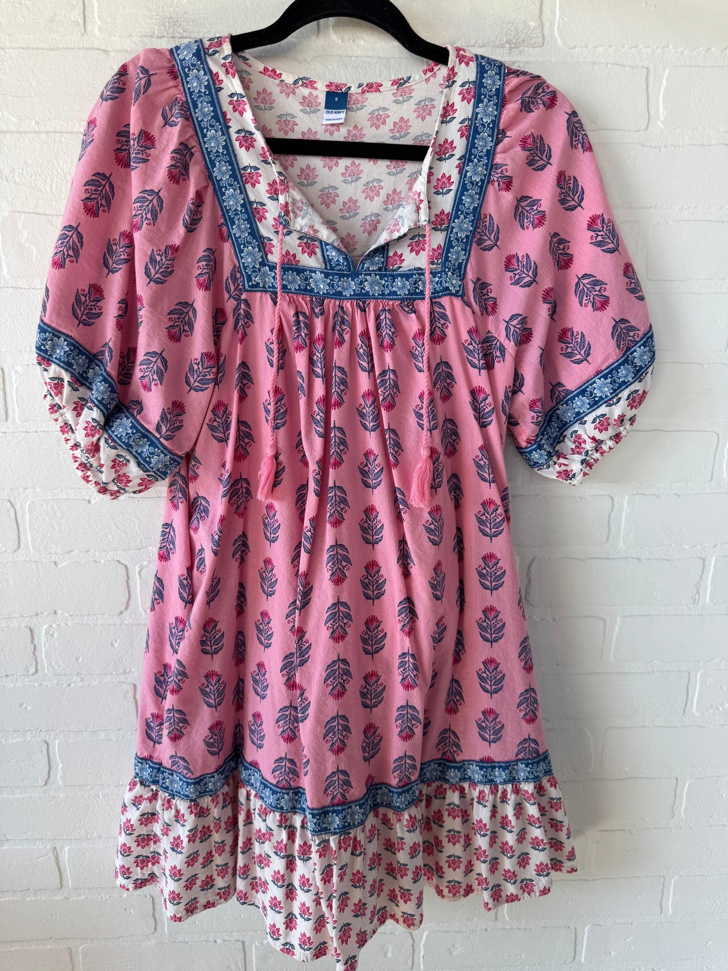 Dress Casual Short By Old Navy In Blue & Pink, Size: S