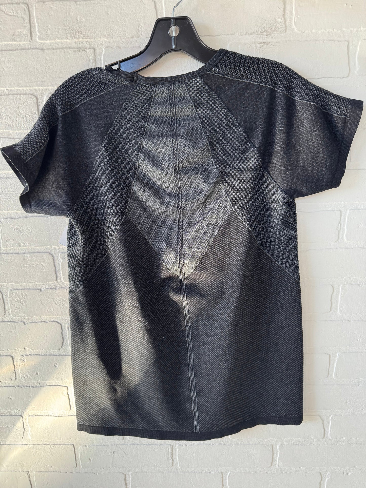 Athletic Top Short Sleeve By Athleta In Black, Size: L