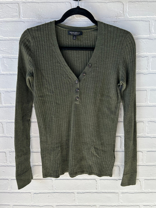 Top Long Sleeve By Banana Republic In Green, Size: M