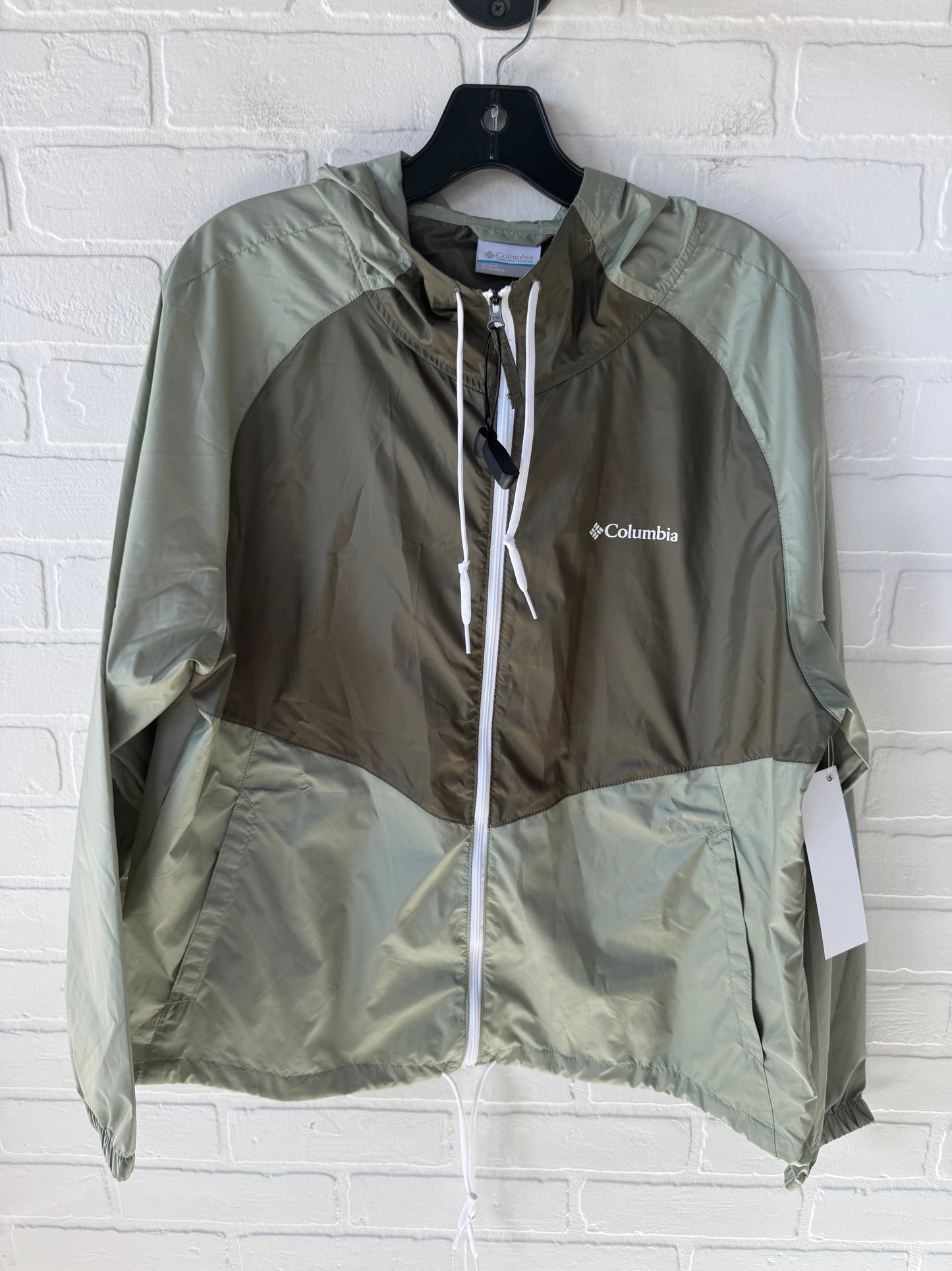 Jacket Windbreaker By Columbia In Green, Size: L