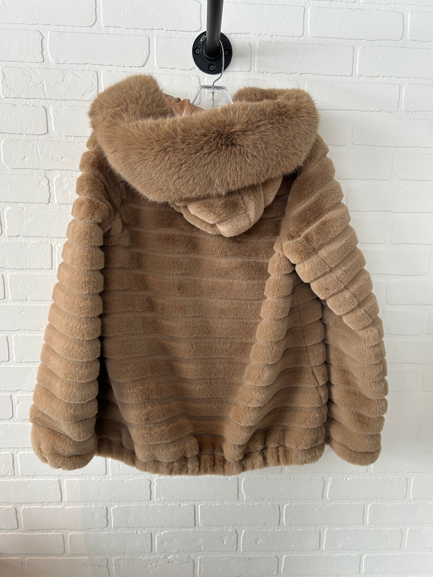 Coat Faux Fur & Sherpa By Gallery In Tan, Size: M