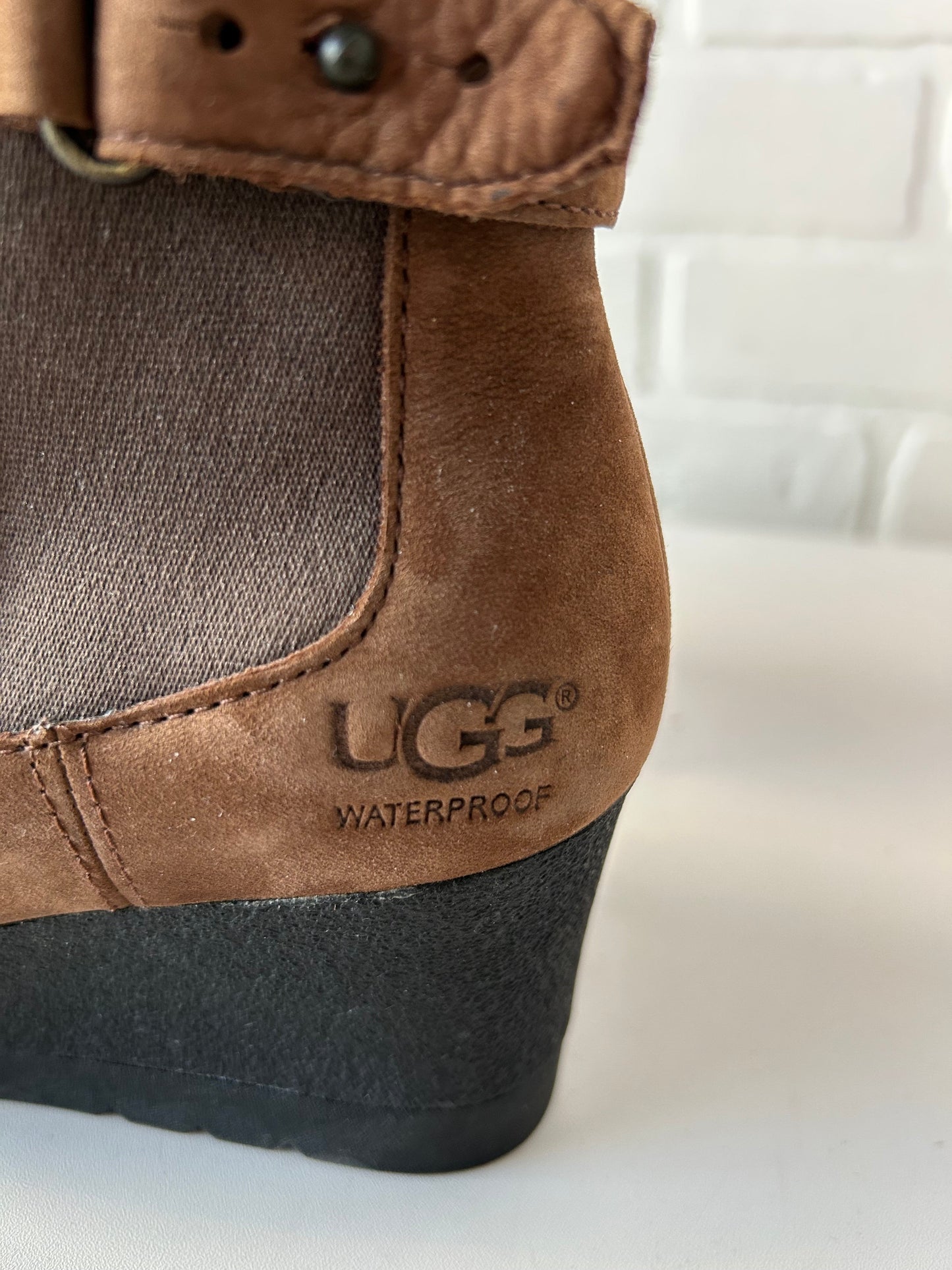 Boots Designer By Ugg In Brown, Size: 8