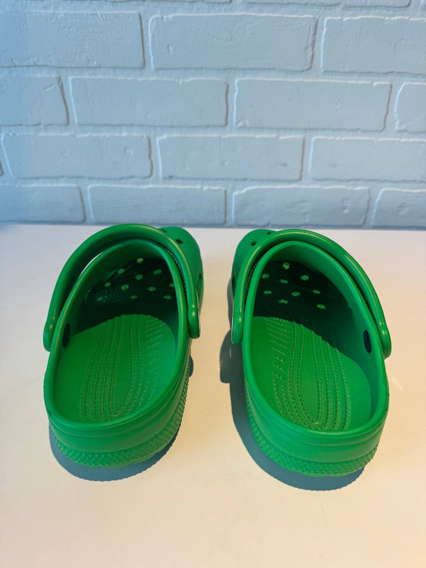 Shoes Flats By Crocs In Green, Size: 7