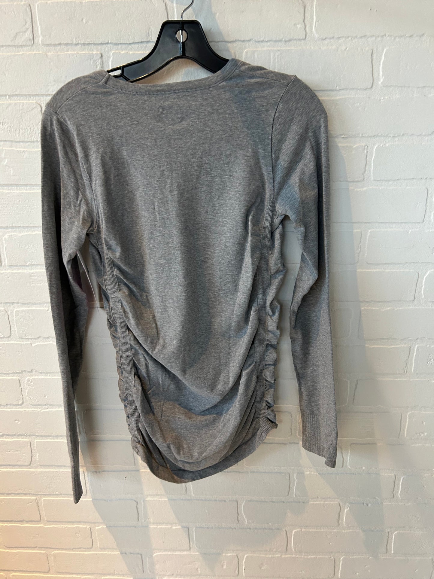 Athletic Top Long Sleeve Crewneck By Athleta In Grey, Size: M