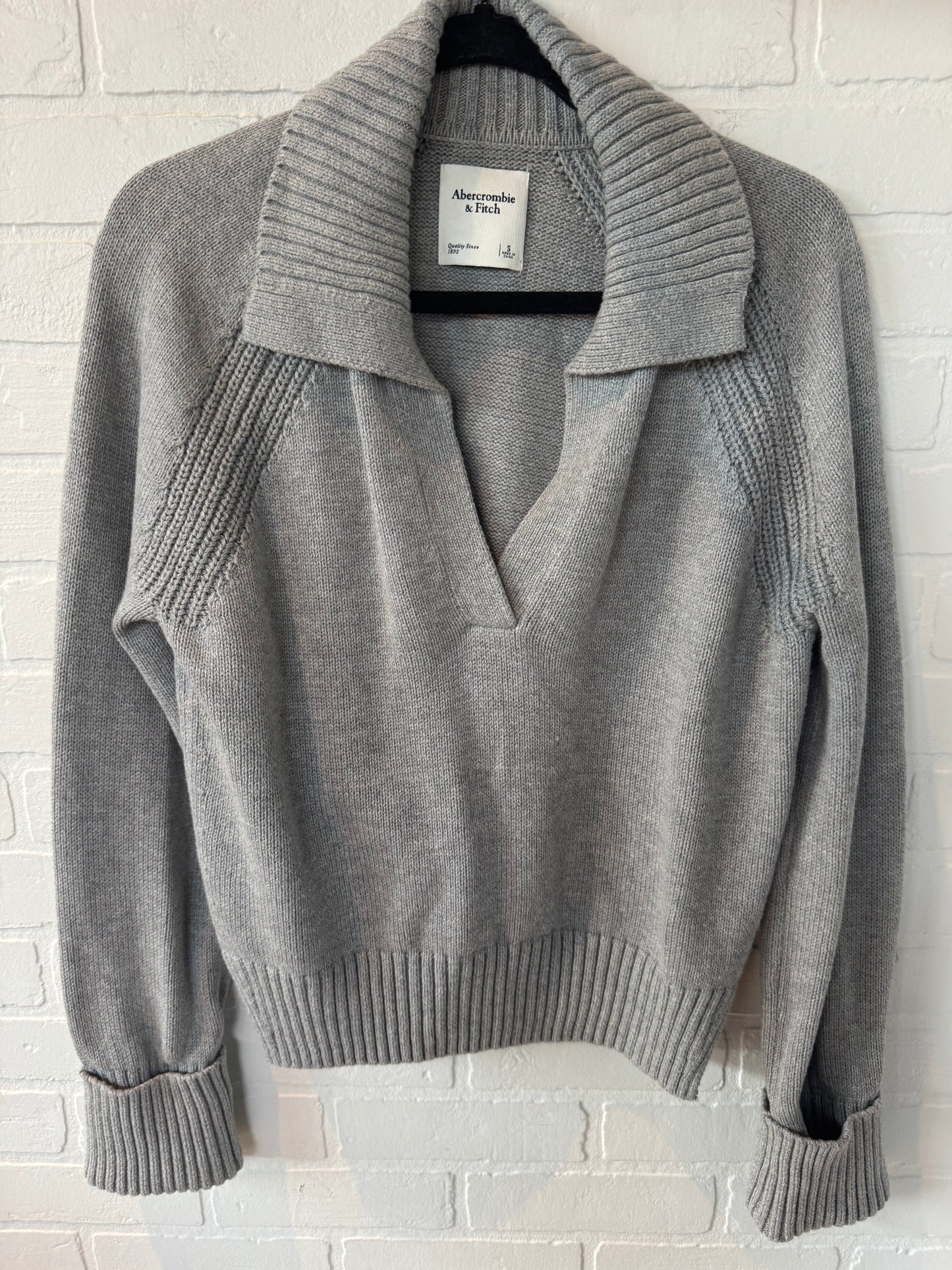 Sweater By Abercrombie And Fitch In Grey, Size: S