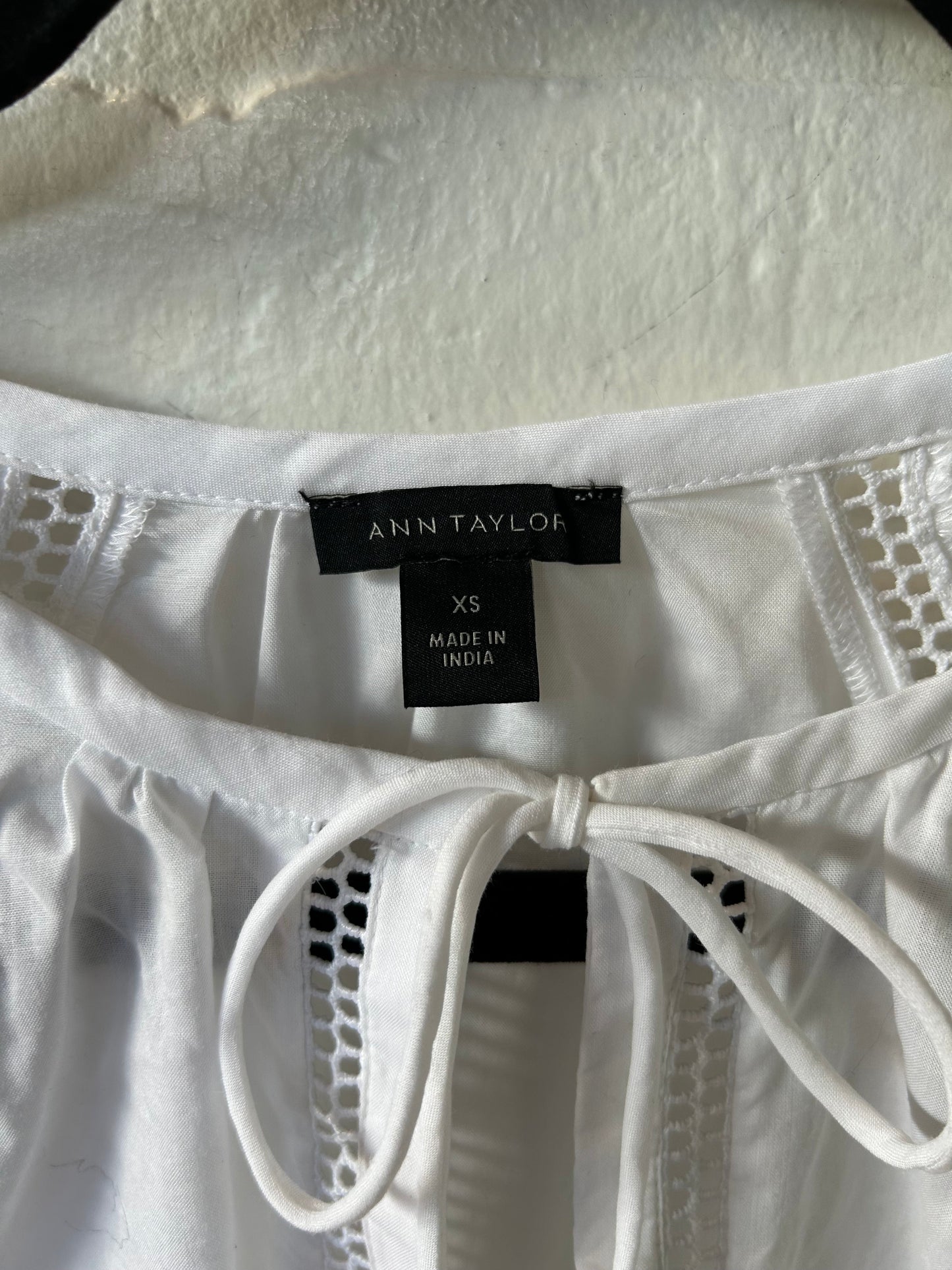 Top 3/4 Sleeve By Ann Taylor In White, Size: Xs