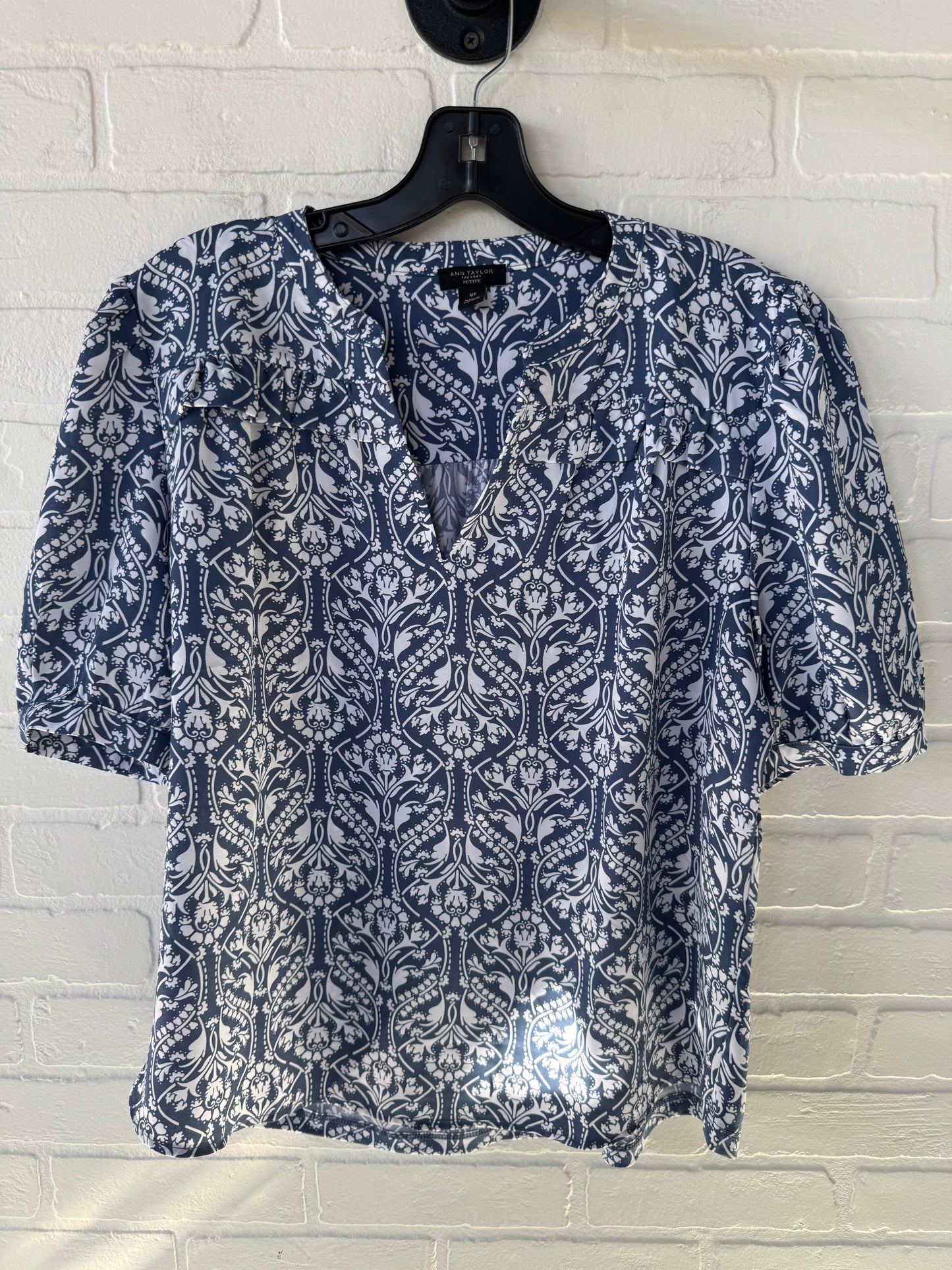 Top Short Sleeve By Ann Taylor In Blue & White, Size: Mp