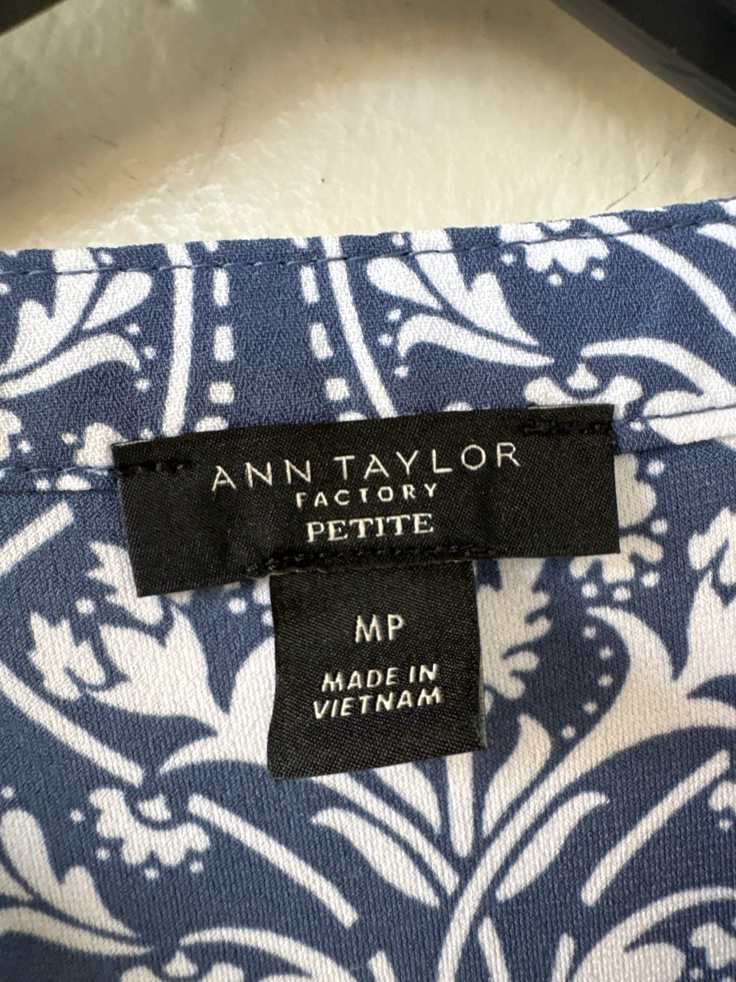 Top Short Sleeve By Ann Taylor In Blue & White, Size: Mp