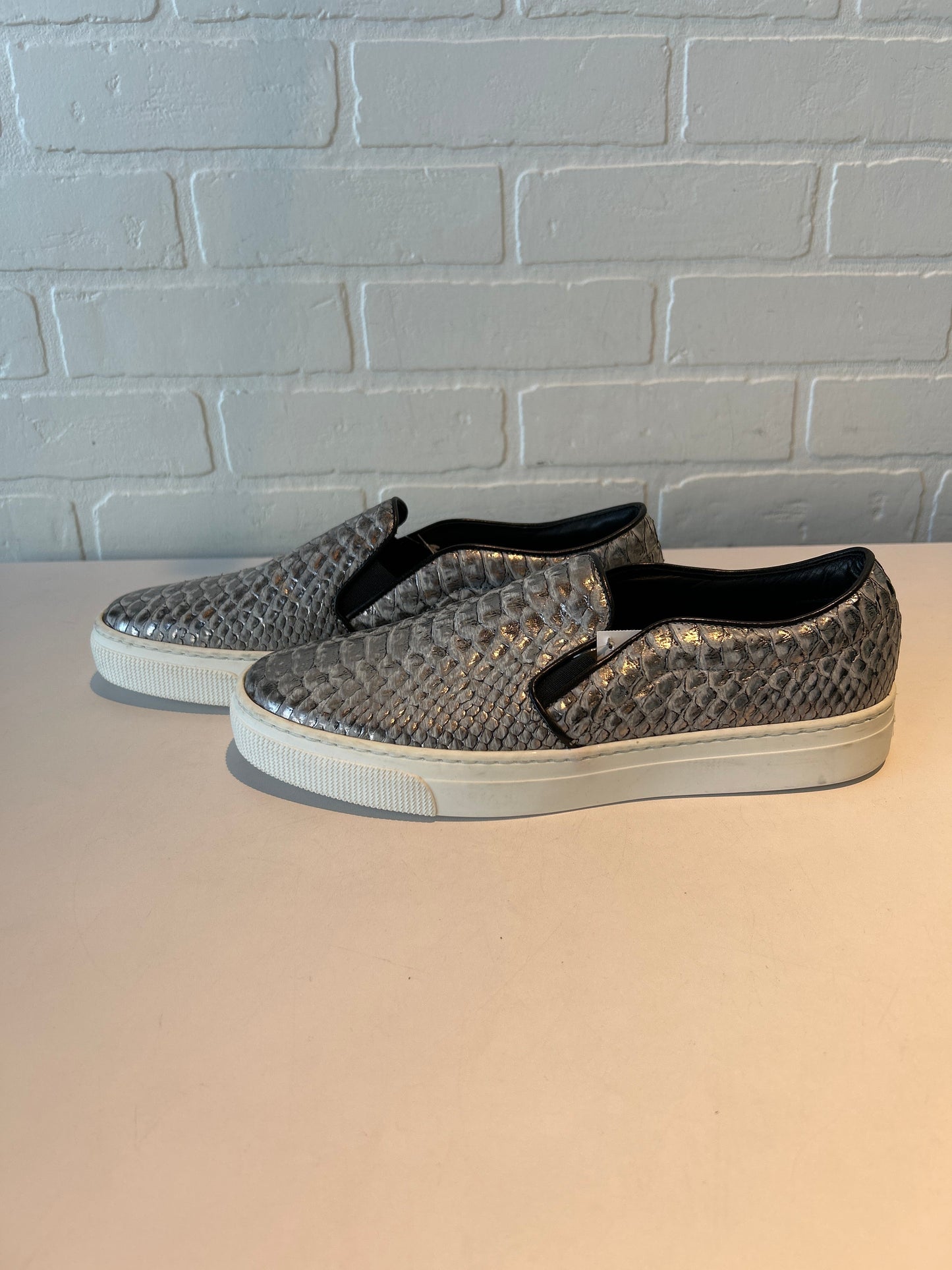 Shoes Sneakers By Cma In Grey & White, Size: 10.5