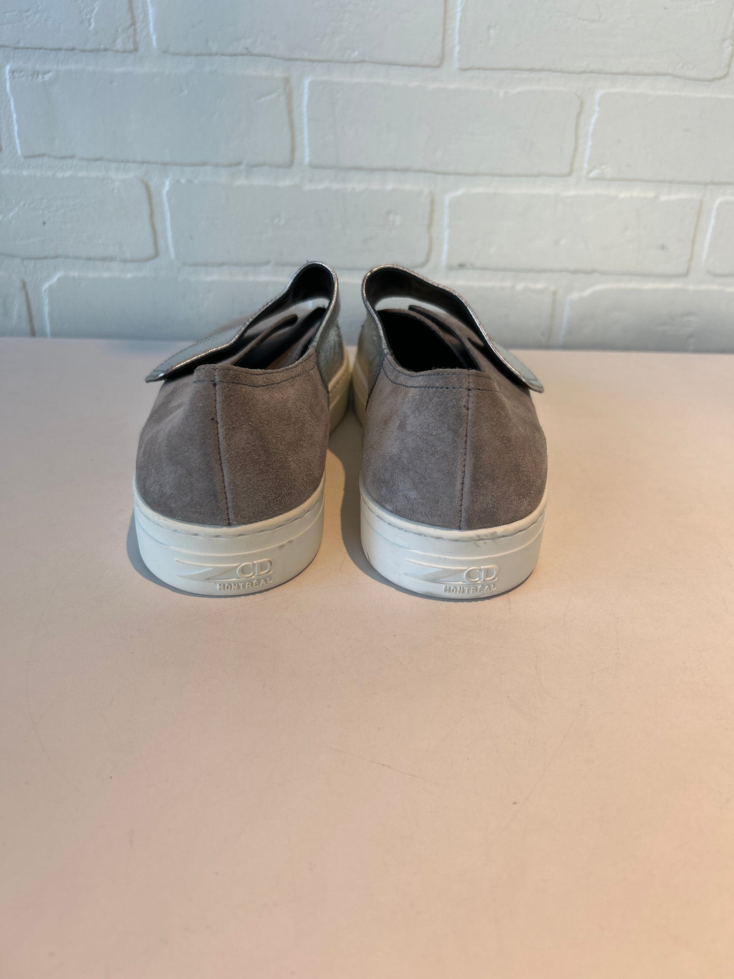 Shoes Sneakers By Cma In Grey & Silver, Size: 10.5