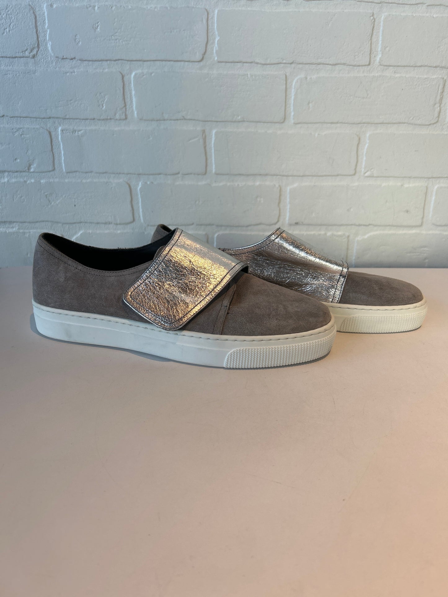 Shoes Sneakers By Cma In Grey & Silver, Size: 10.5