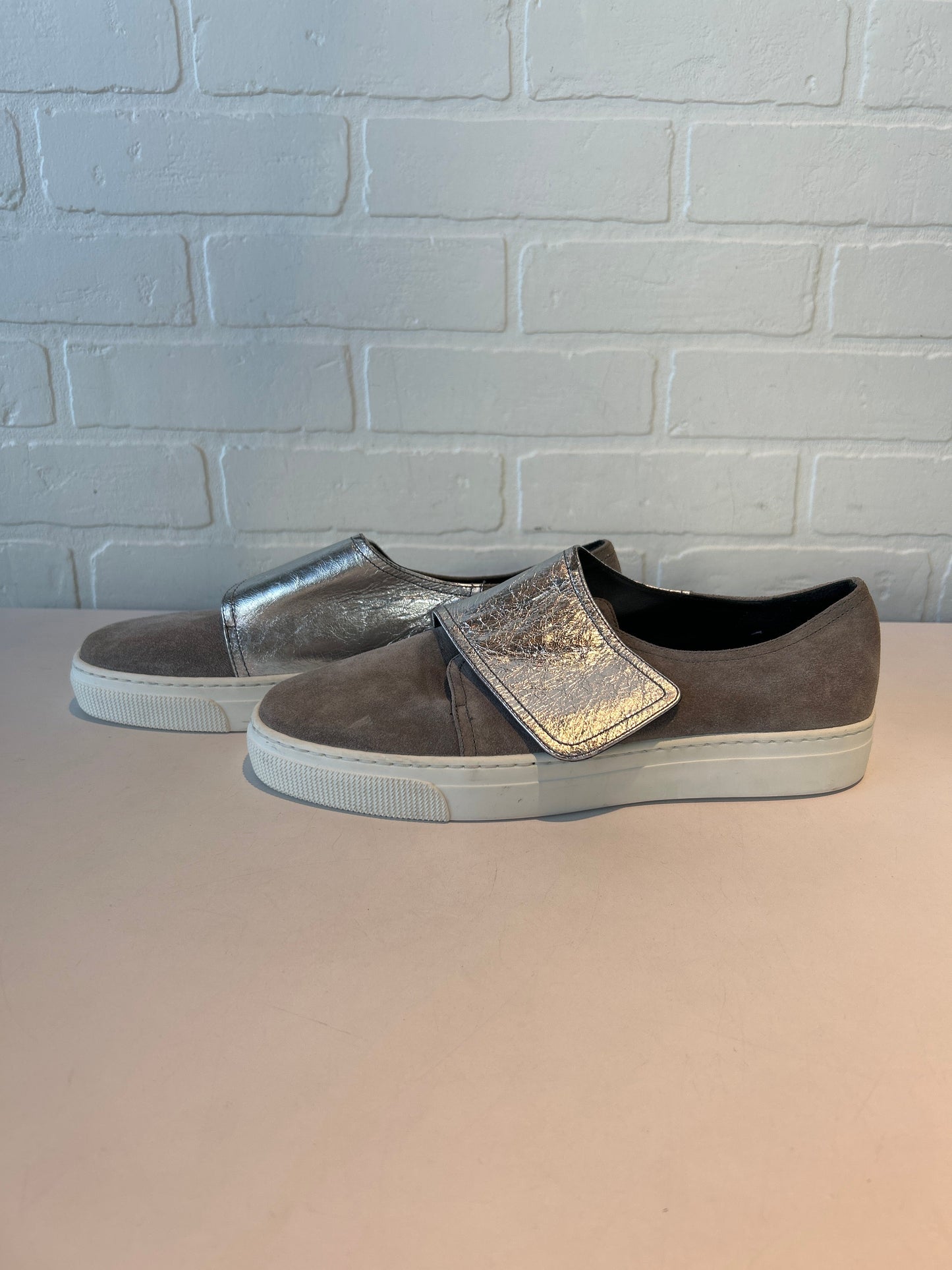 Shoes Sneakers By Cma In Grey & Silver, Size: 10.5