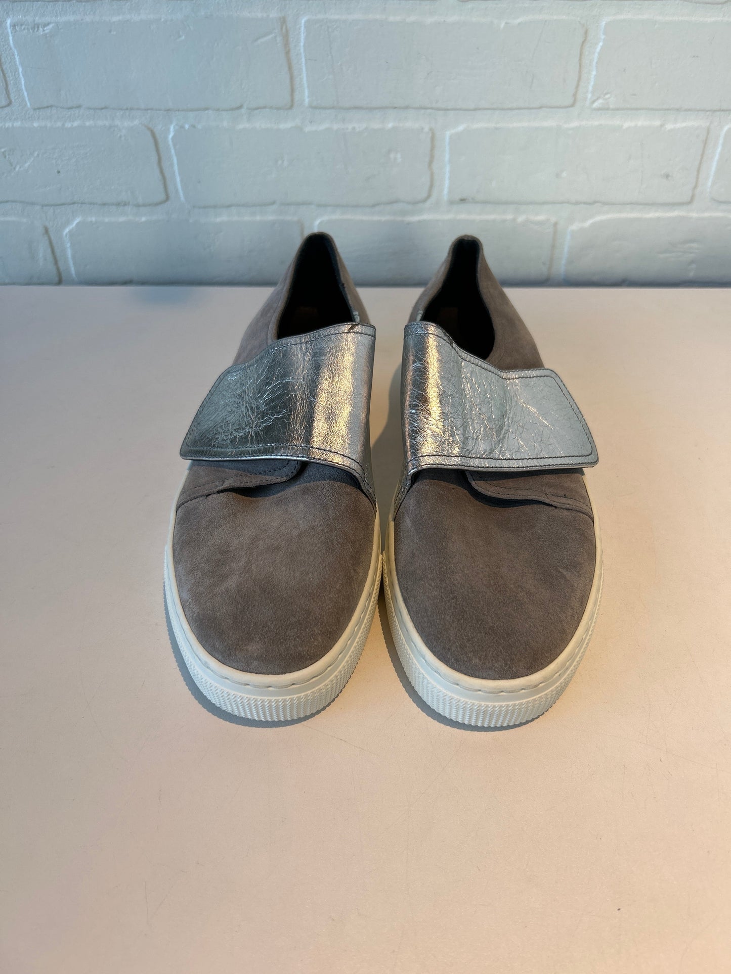 Shoes Sneakers By Cma In Grey & Silver, Size: 10.5