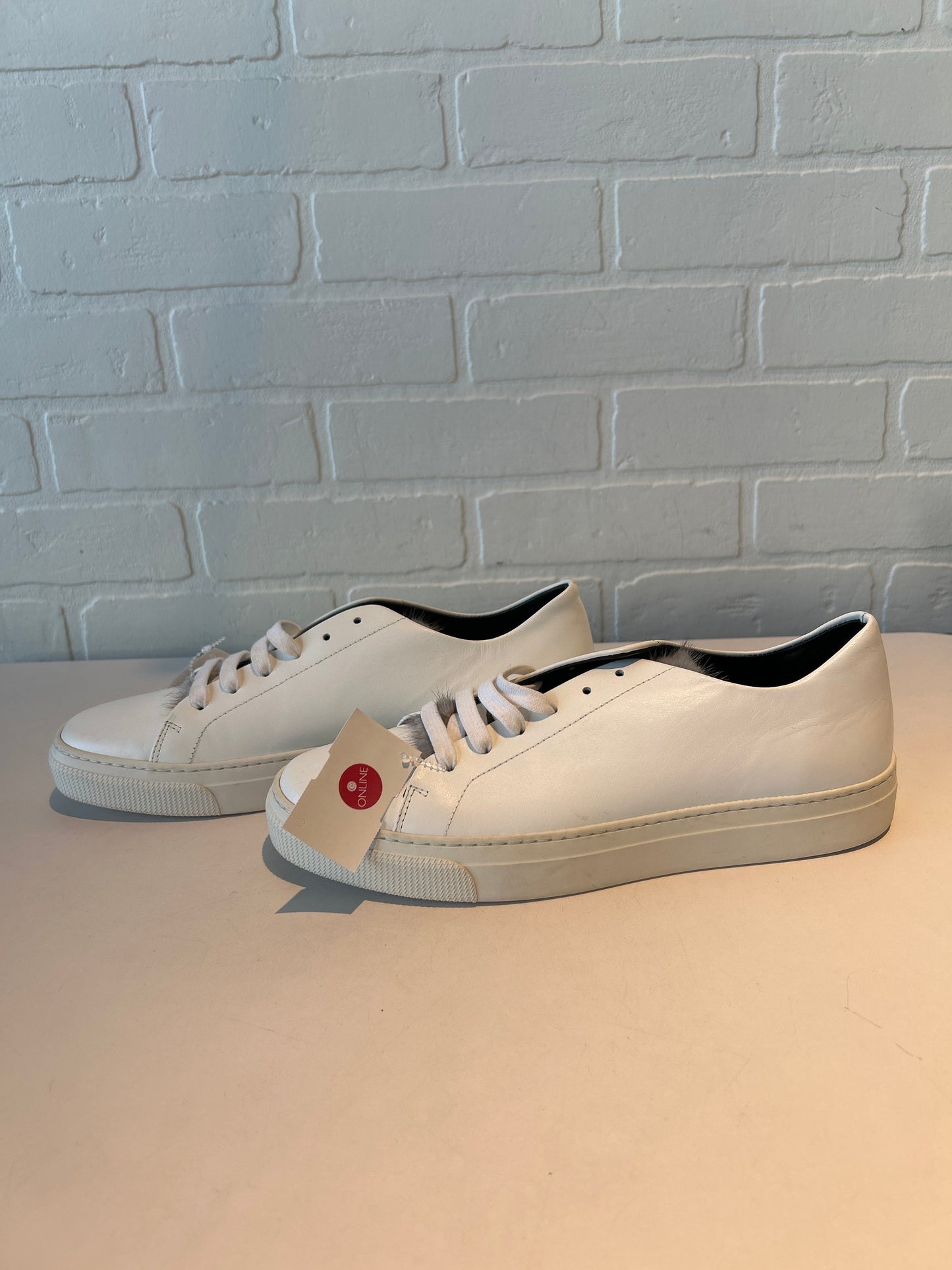 Shoes Sneakers By Cma In White, Size: 10.5