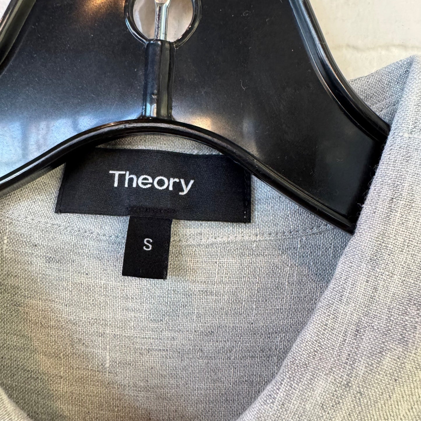 Top Short Sleeve By Theory In Grey, Size: S