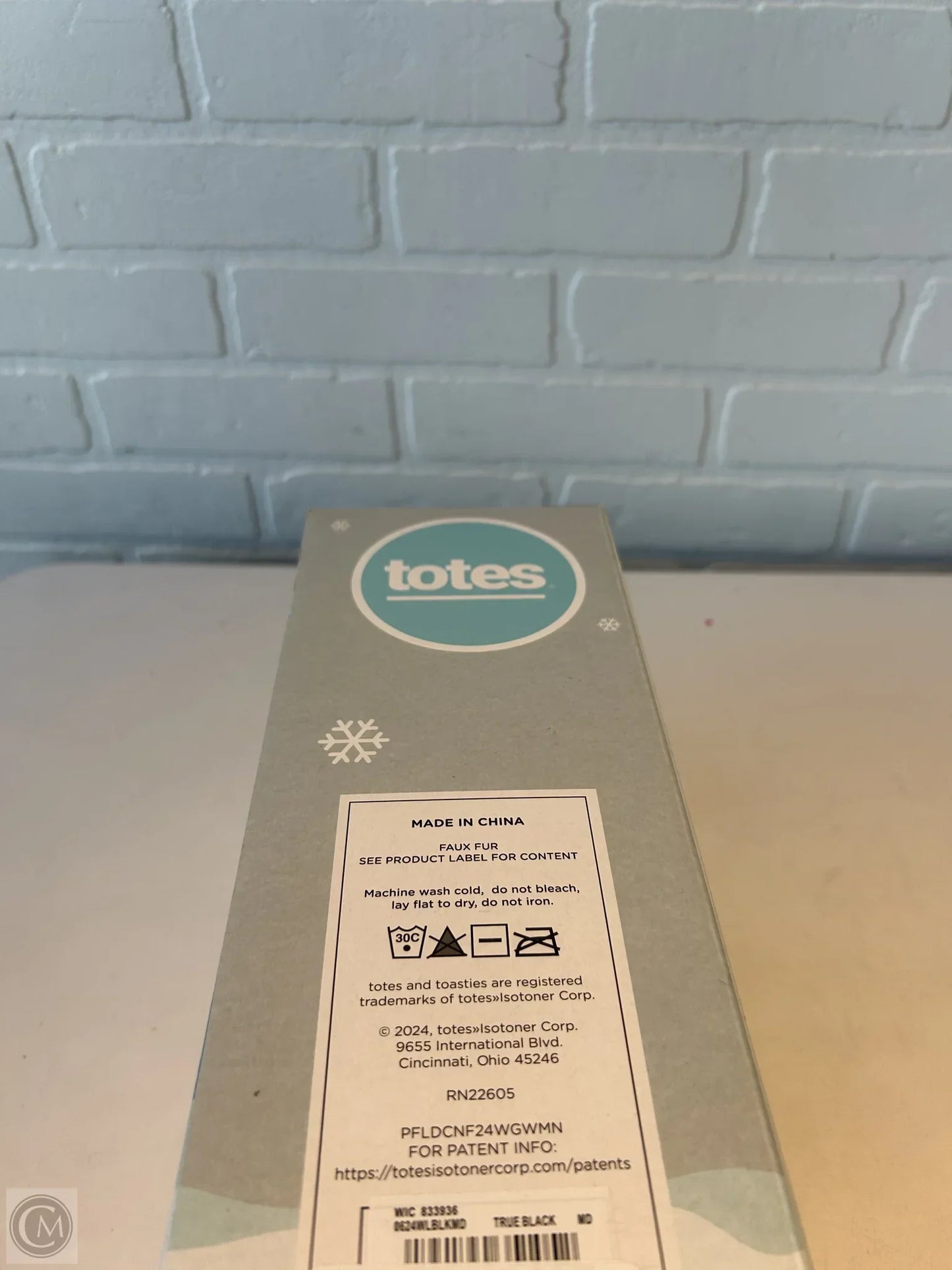 Slippers By Totes In Black