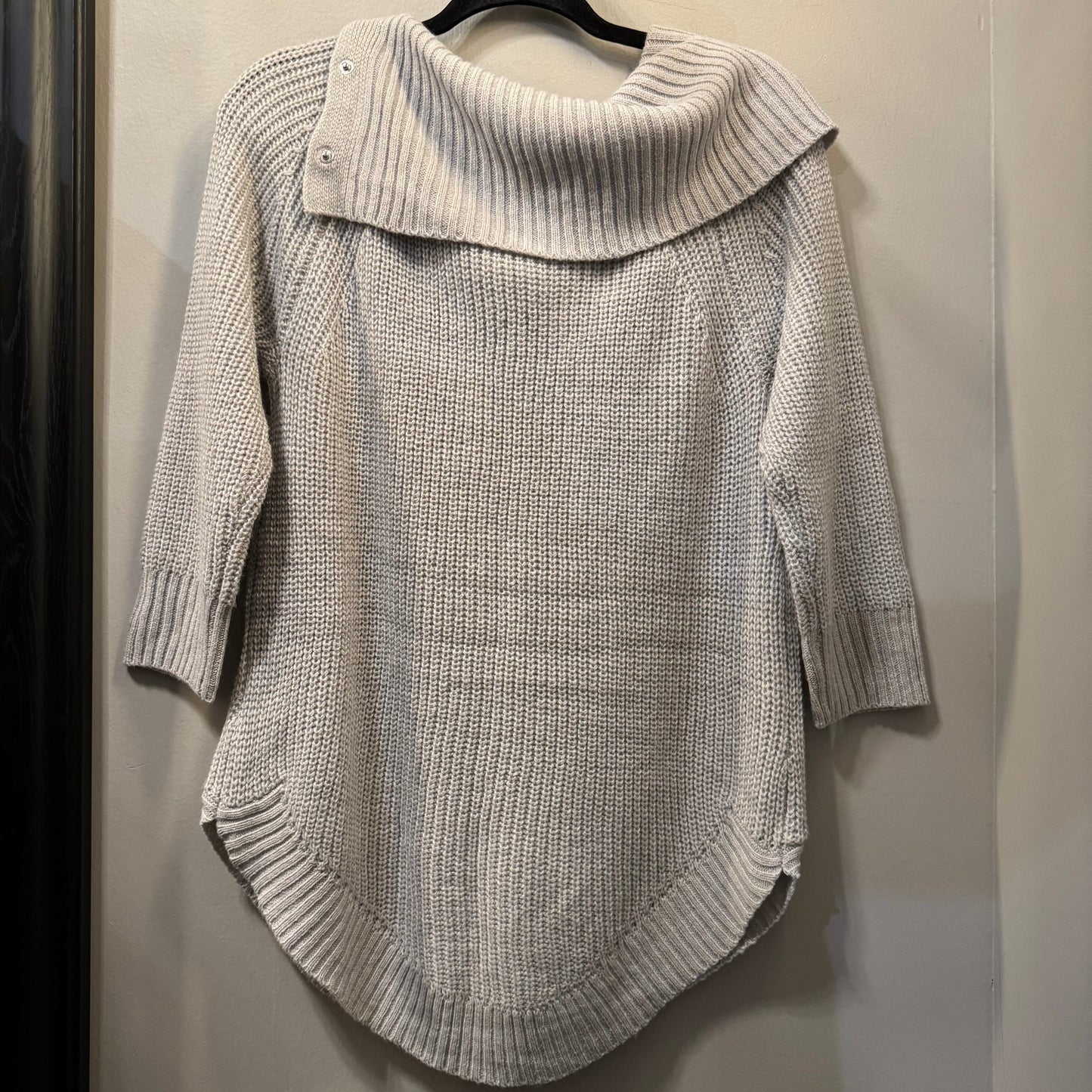 Sweater By 89th And Madison In Grey, Size: M