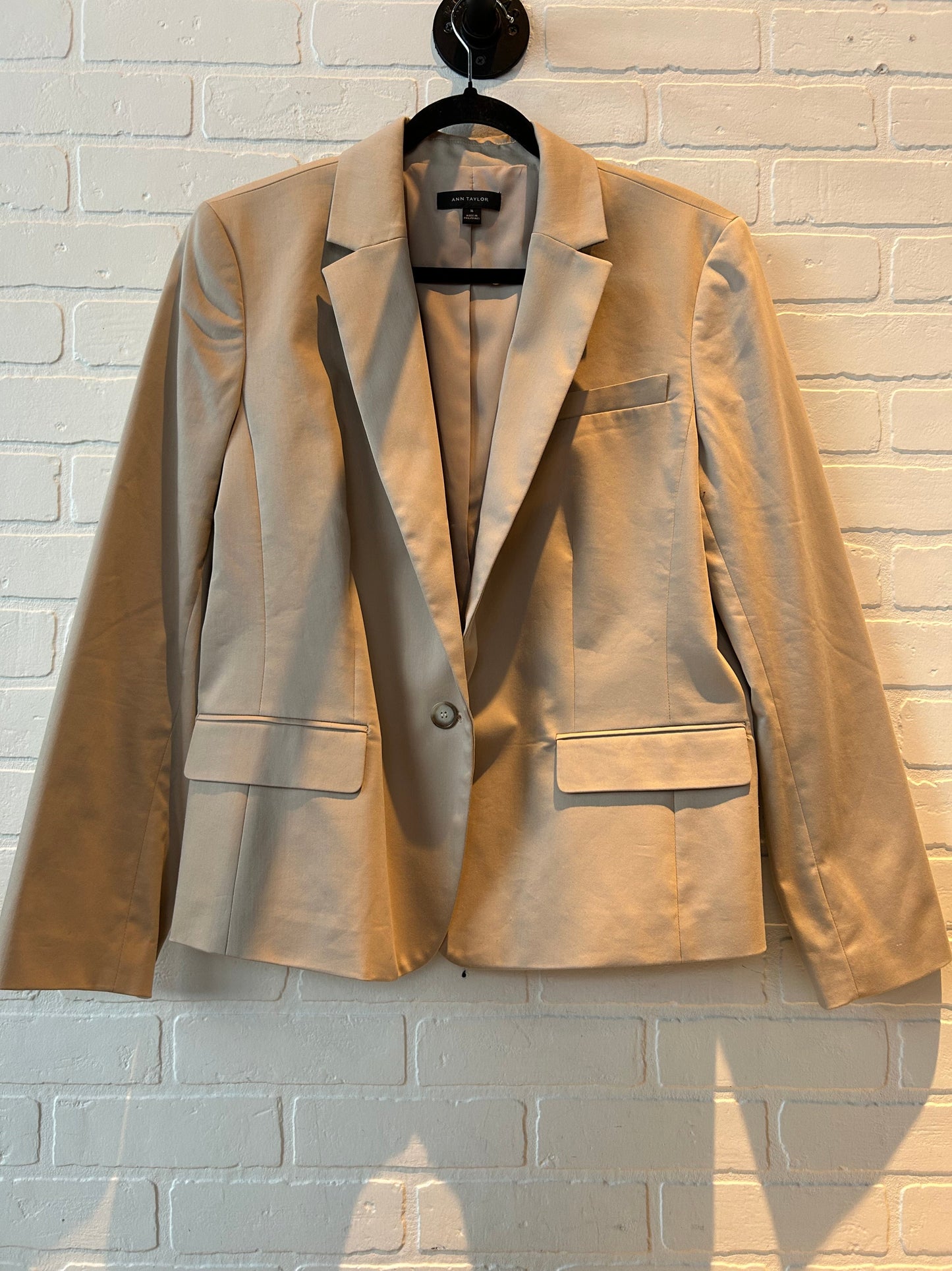 Blazer By Ann Taylor In Beige, Size: Xl