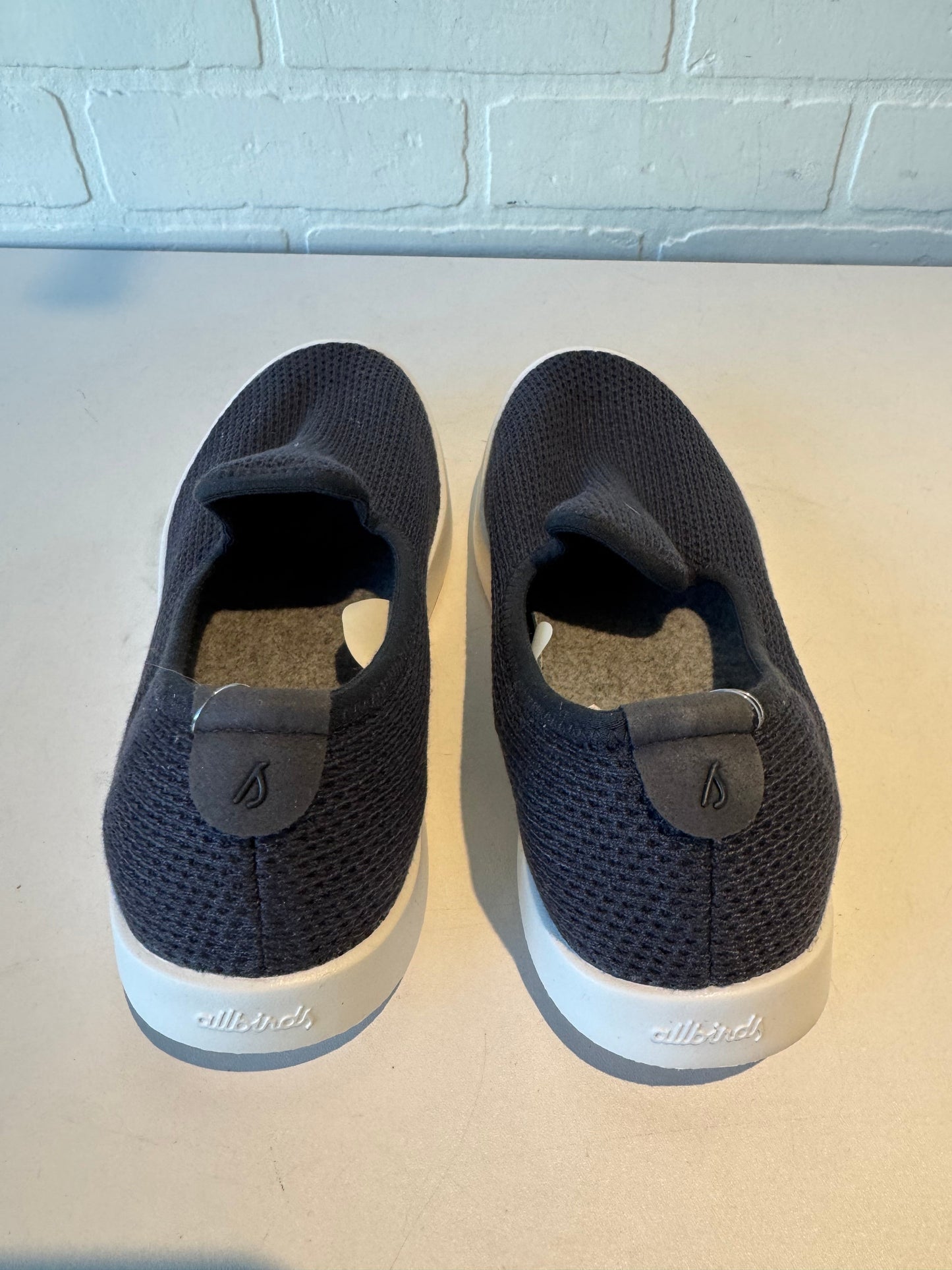 Shoes Sneakers By Allbirds In Navy, Size: 6