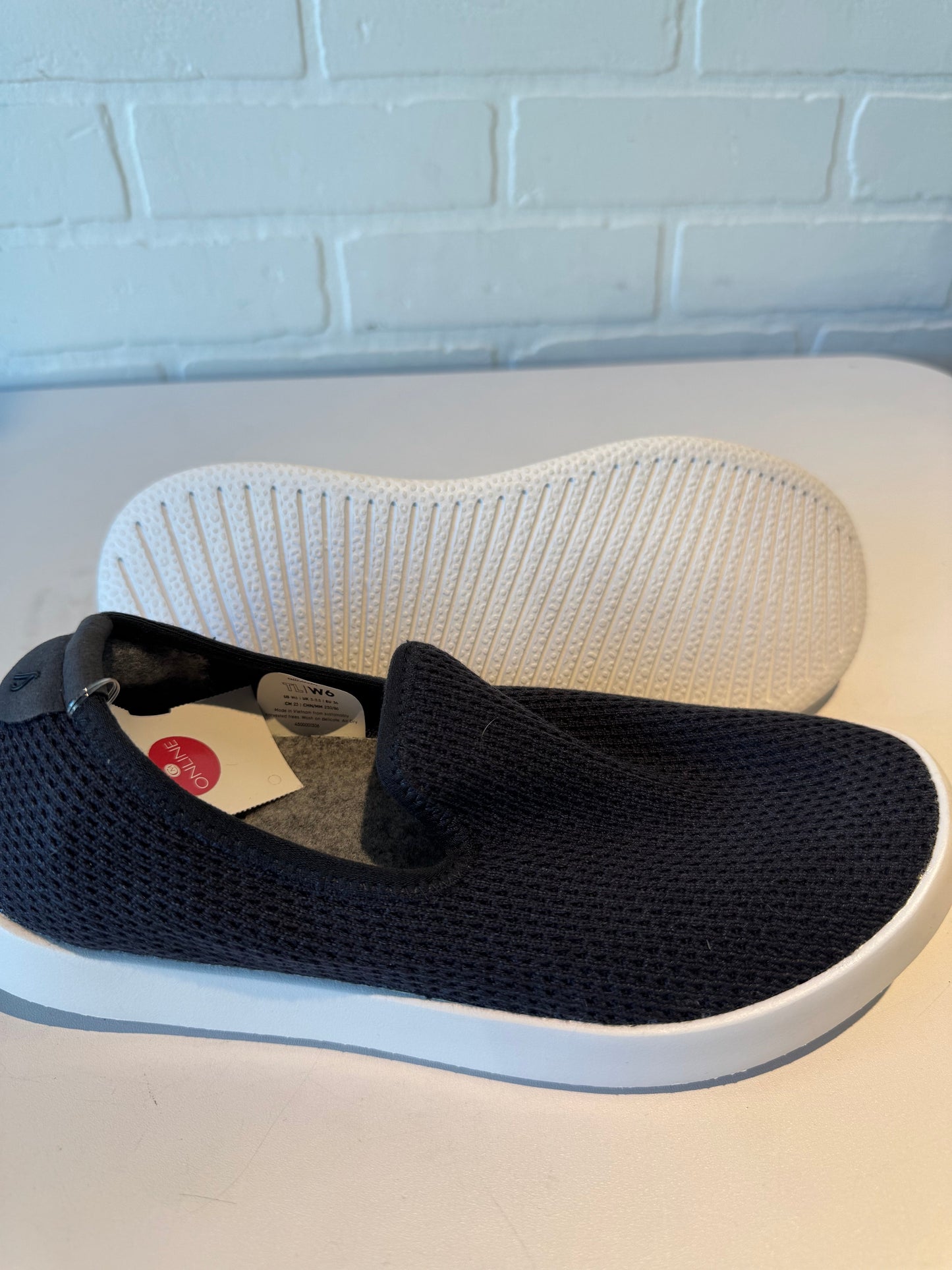 Shoes Sneakers By Allbirds In Navy, Size: 6